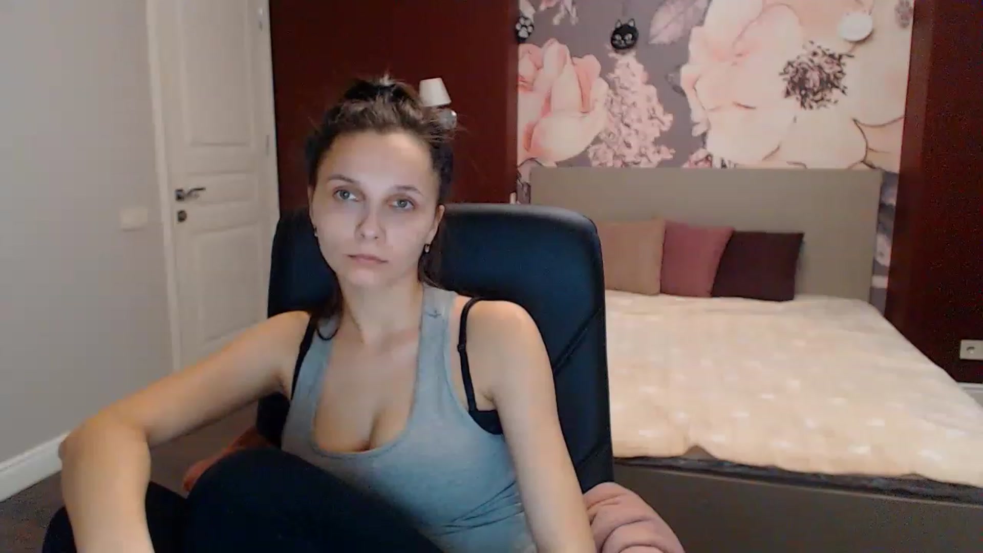 Gallery image thumbnail from Karina_Mils's myfreecams stream on, 12/29/2022, 11:17 image 10 of 20