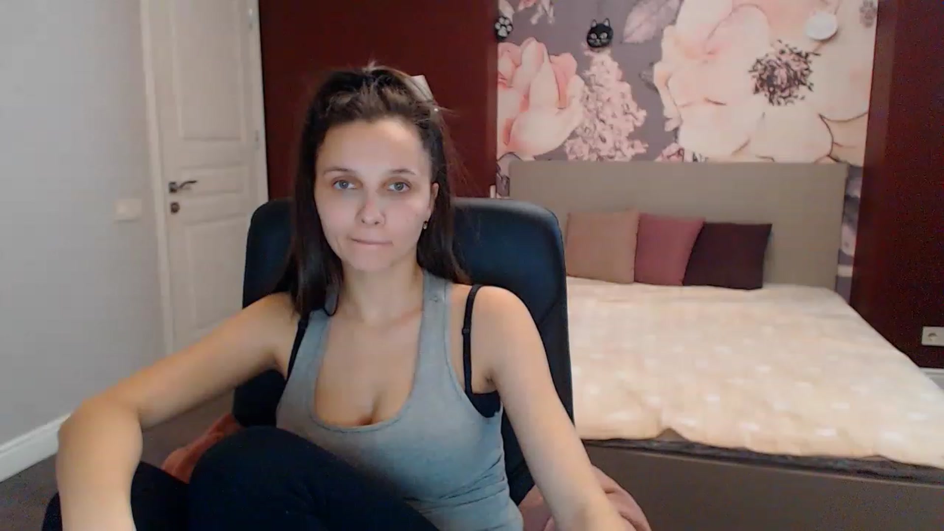 Gallery image thumbnail from Karina_Mils's myfreecams stream on, 12/29/2022, 11:17 image 4 of 20
