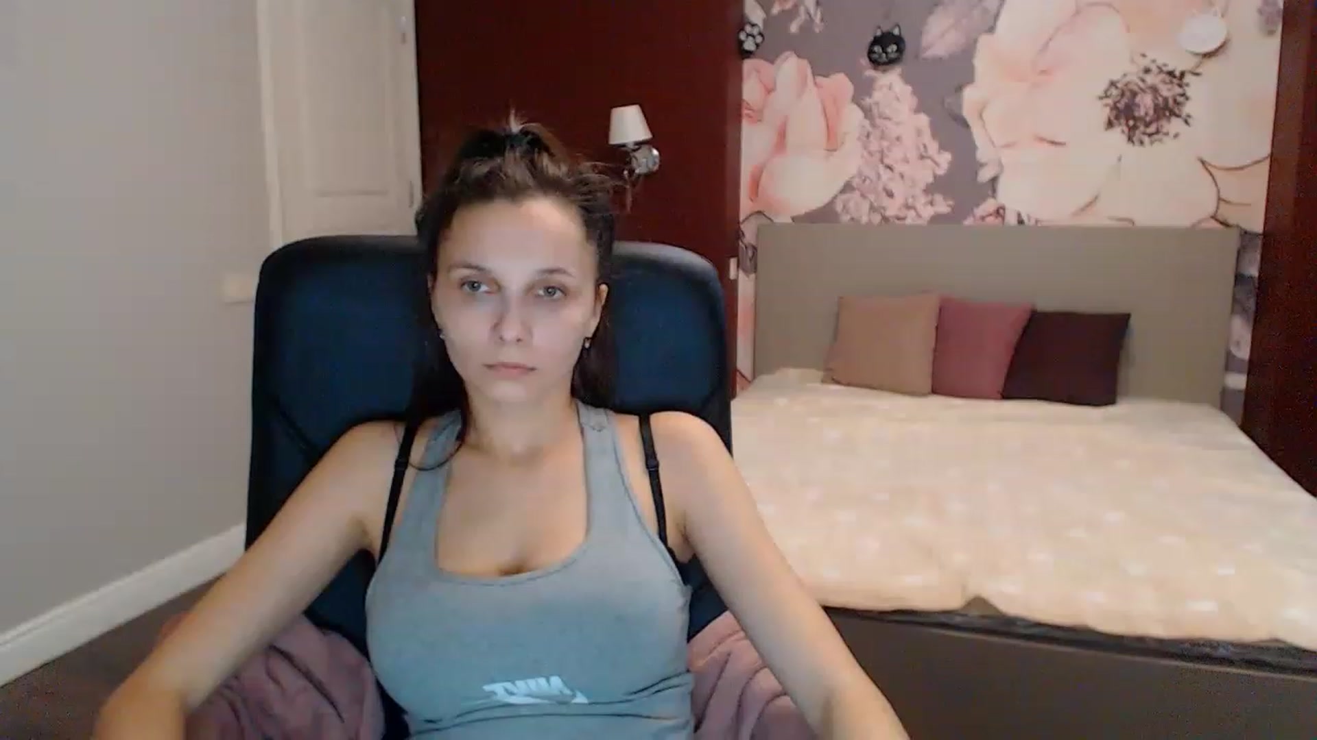 Gallery image thumbnail from Karina_Mils's myfreecams stream on, 12/29/2022, 11:17 image 17 of 20