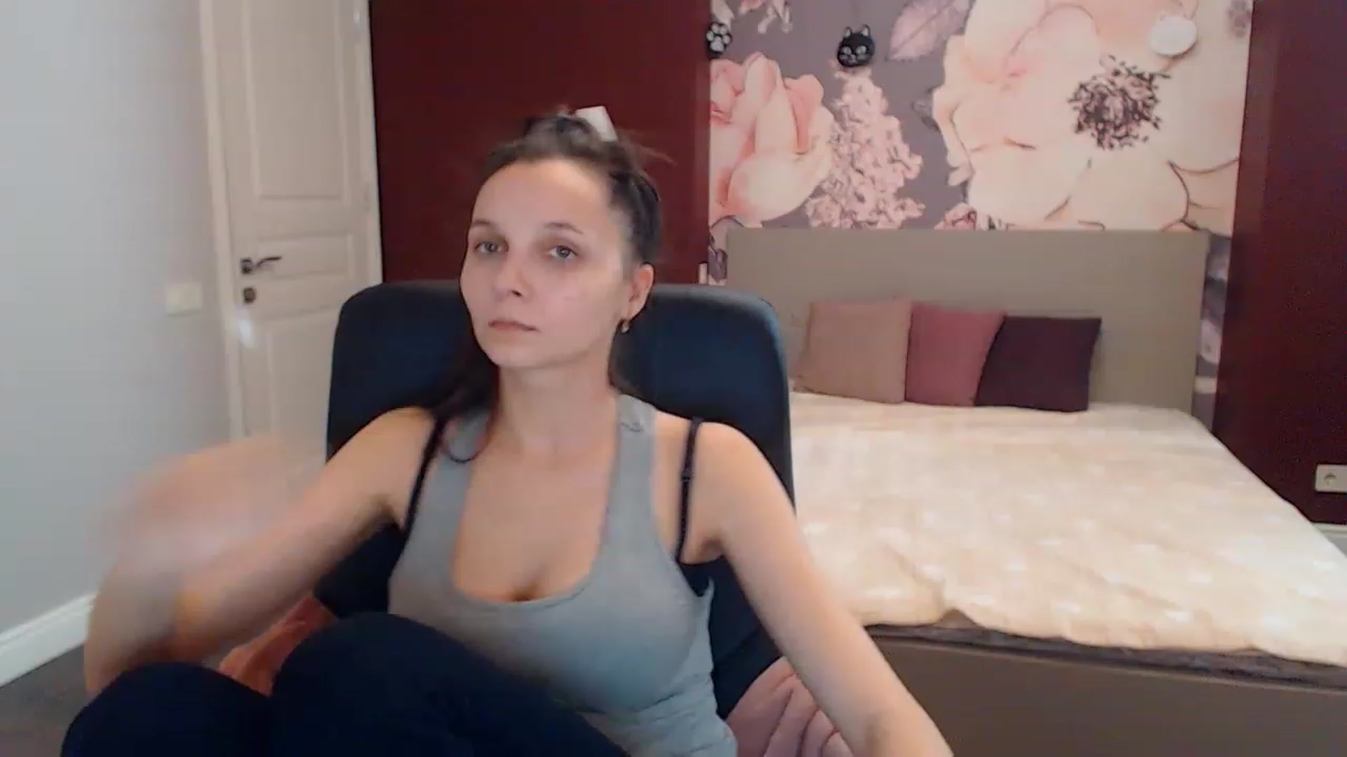 Gallery image thumbnail from Karina_Mils's myfreecams stream on, 12/29/2022, 11:17 image 12 of 20