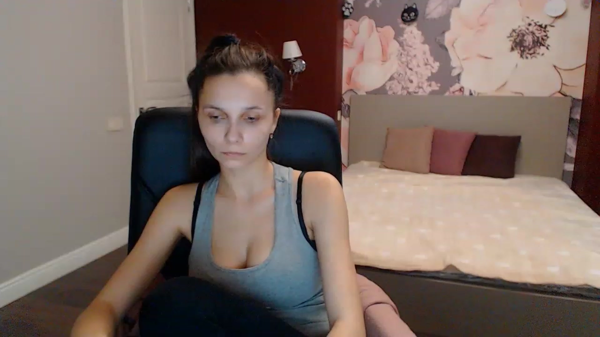 Gallery image thumbnail from Karina_Mils's myfreecams stream on, 12/29/2022, 11:59 image 11 of 20