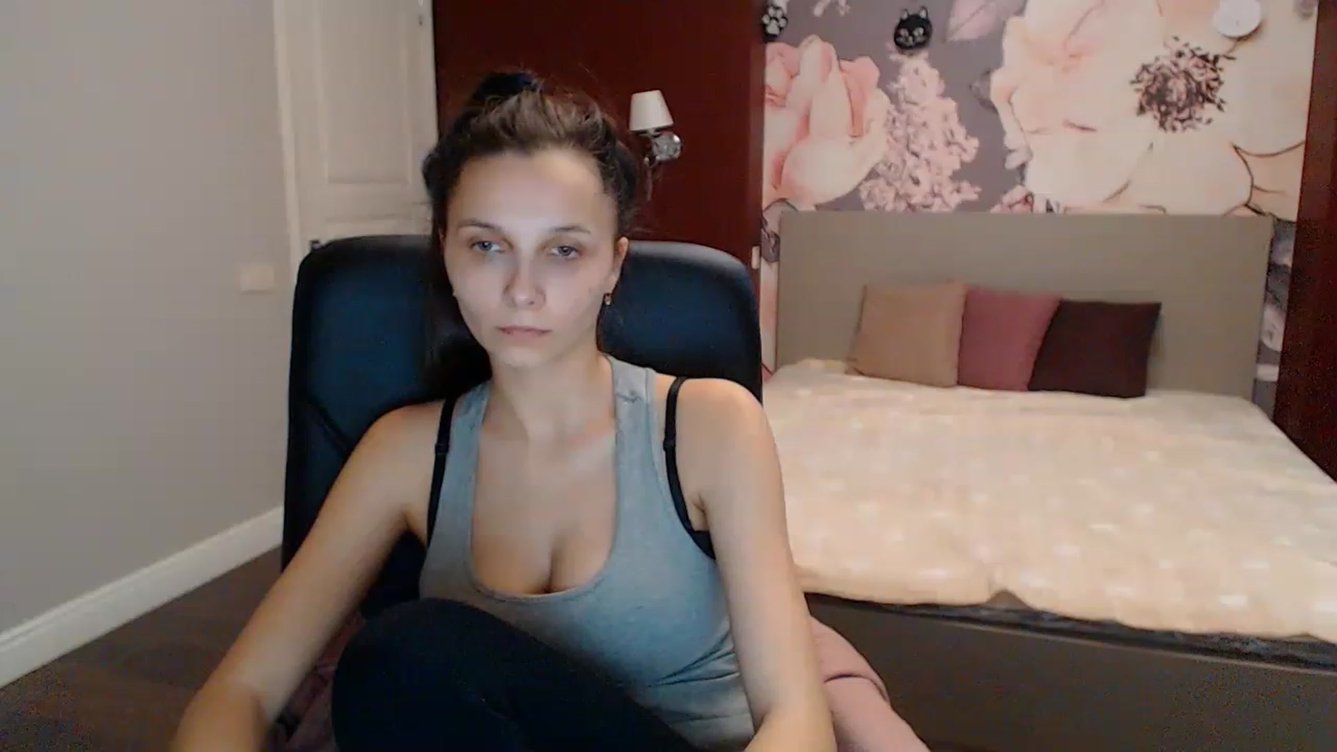 Gallery image thumbnail from Karina_Mils's myfreecams stream on, 12/29/2022, 11:59 image 4 of 20