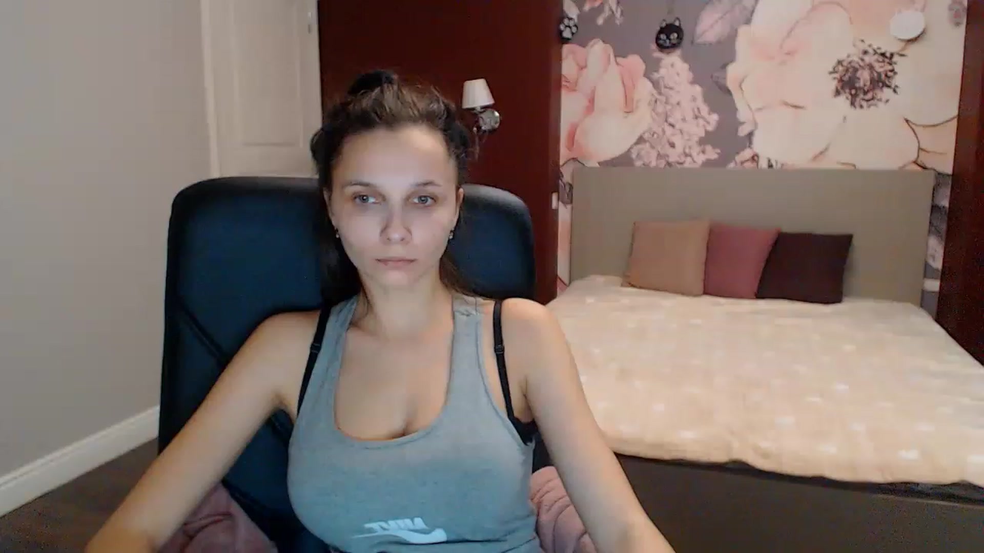 Gallery image thumbnail from Karina_Mils's myfreecams stream on, 12/29/2022, 11:59 image 20 of 20