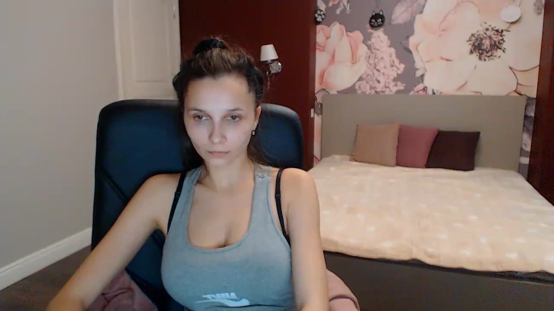 Gallery image thumbnail from Karina_Mils's myfreecams stream on, 12/29/2022, 11:59 image 18 of 20