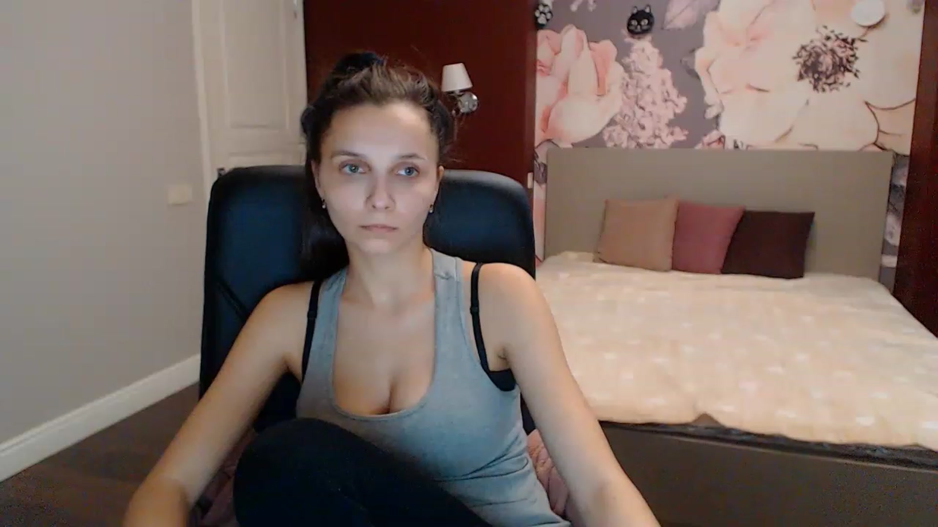 Gallery image thumbnail from Karina_Mils's myfreecams stream on, 12/29/2022, 11:59 image 5 of 20