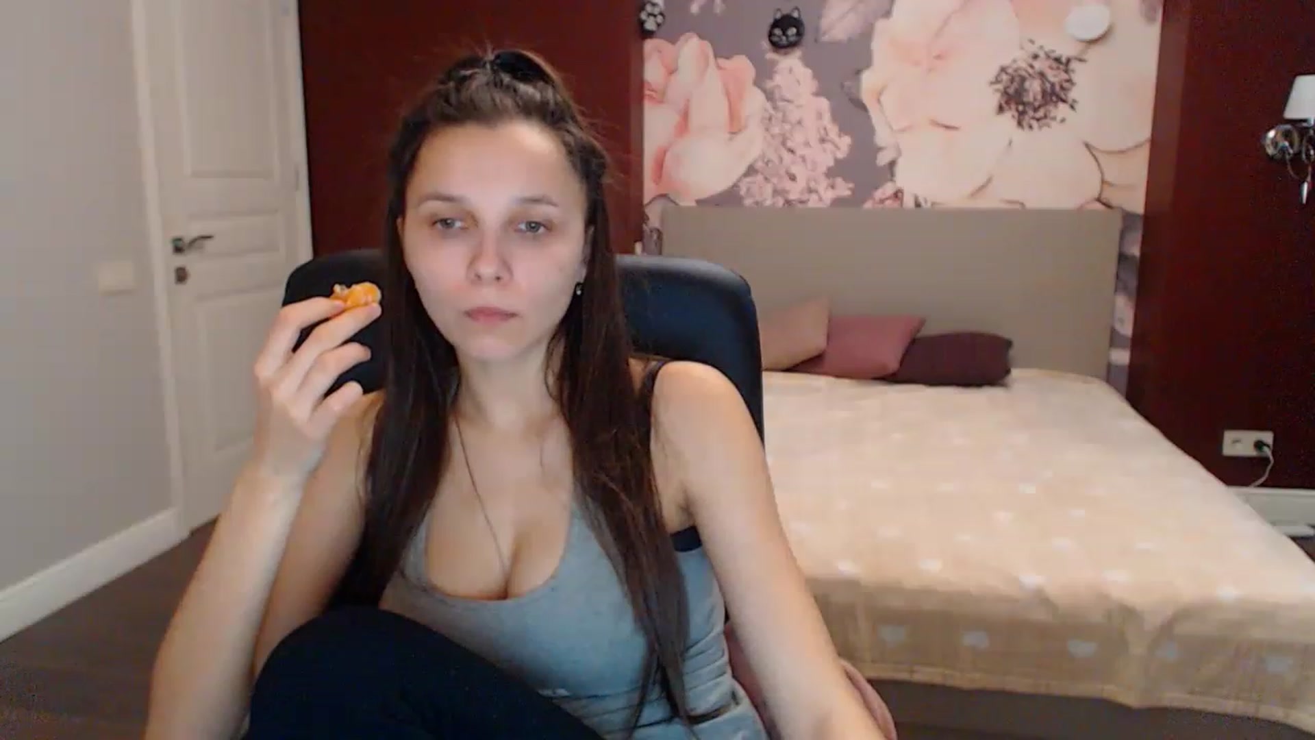 Gallery image thumbnail from Karina_Mils's myfreecams stream on, 12/30/2022, 09:02 image 7 of 20