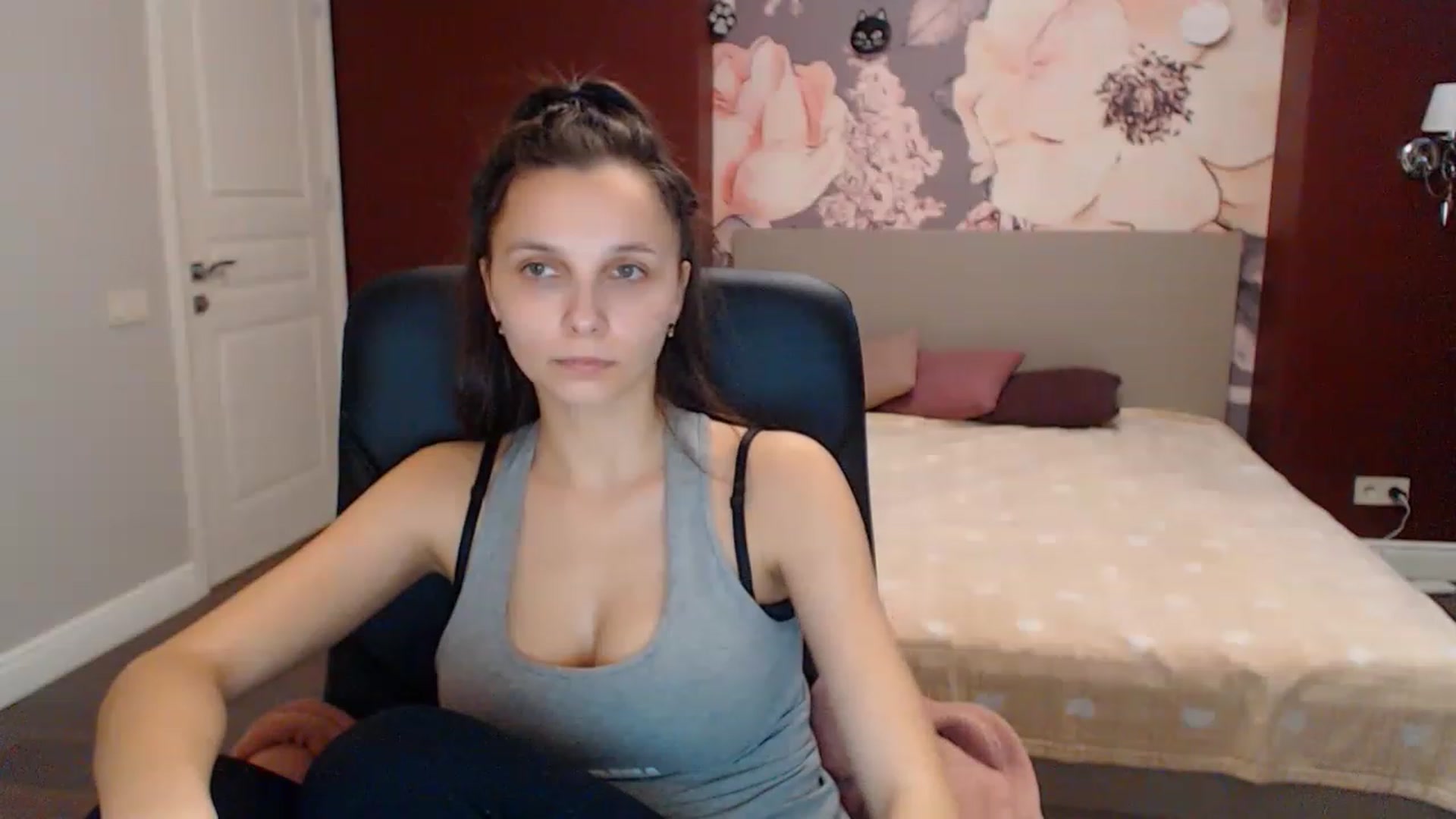 Gallery image thumbnail from Karina_Mils's myfreecams stream on, 12/30/2022, 09:02 image 10 of 20