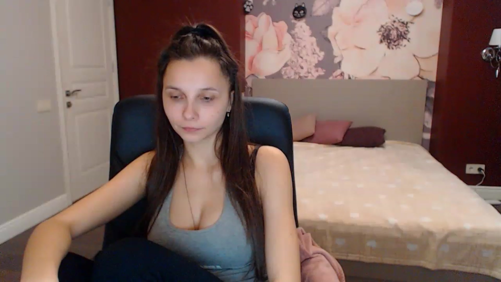 Gallery image thumbnail from Karina_Mils's myfreecams stream on, 12/30/2022, 09:02 image 8 of 20