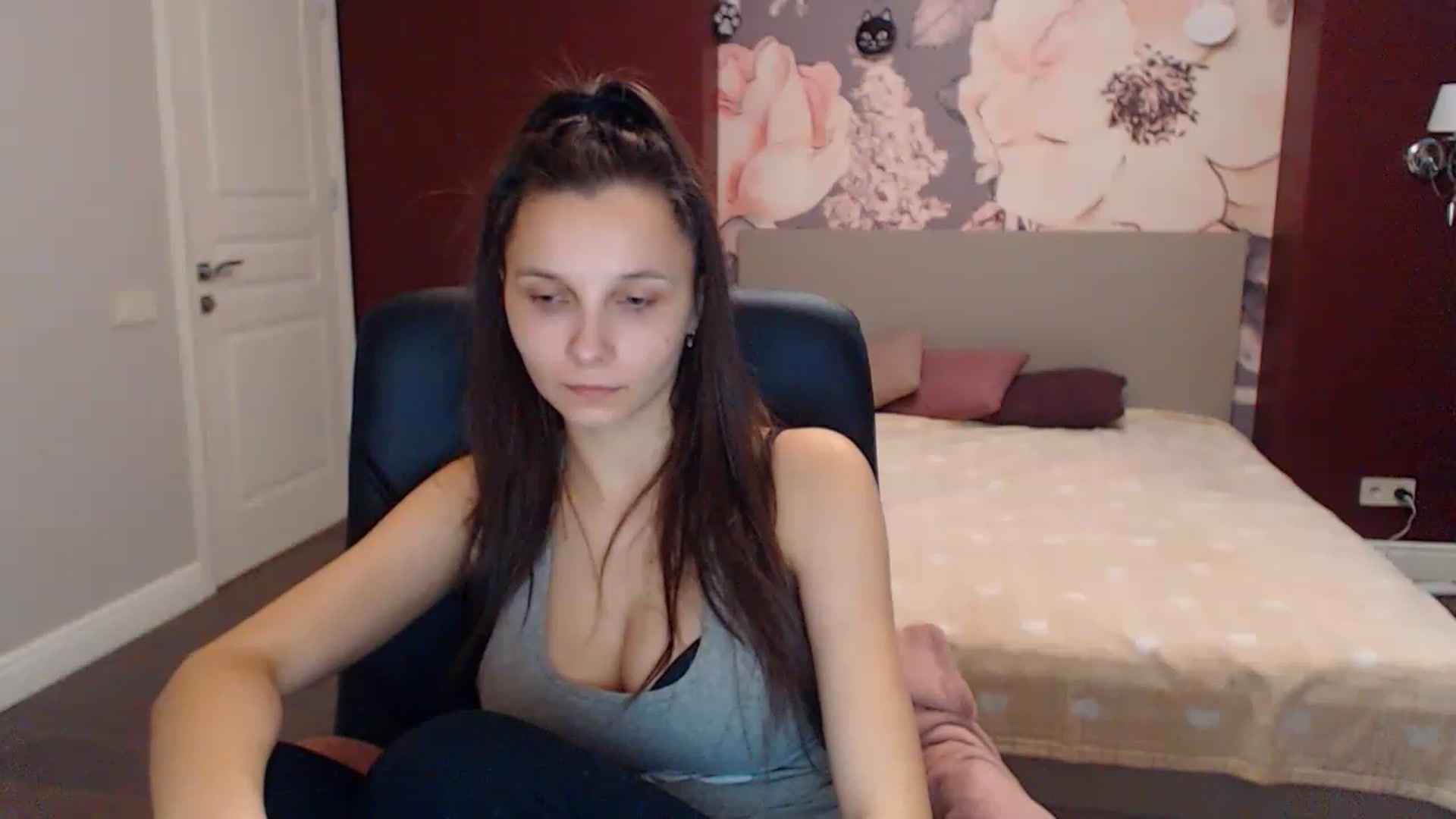 Gallery image thumbnail from Karina_Mils's myfreecams stream on, 12/30/2022, 09:02 image 3 of 20