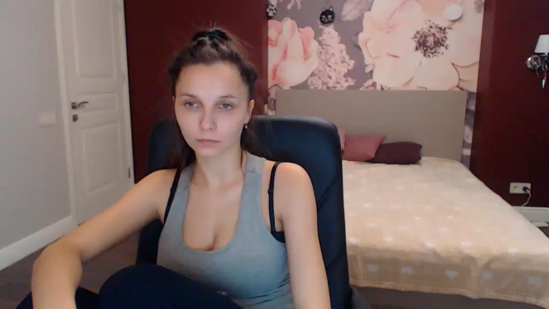 Gallery image thumbnail from Karina_Mils's myfreecams stream on, 12/30/2022, 09:02 image 17 of 20