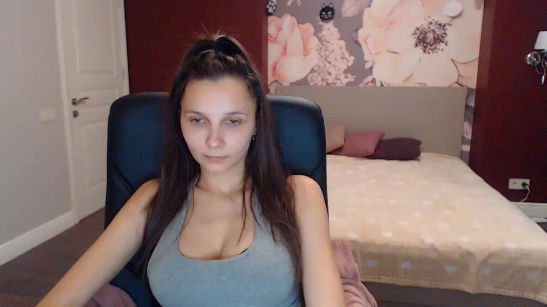 Gallery image thumbnail from Karina_Mils's myfreecams stream on, 12/30/2022, 09:02 image 4 of 20