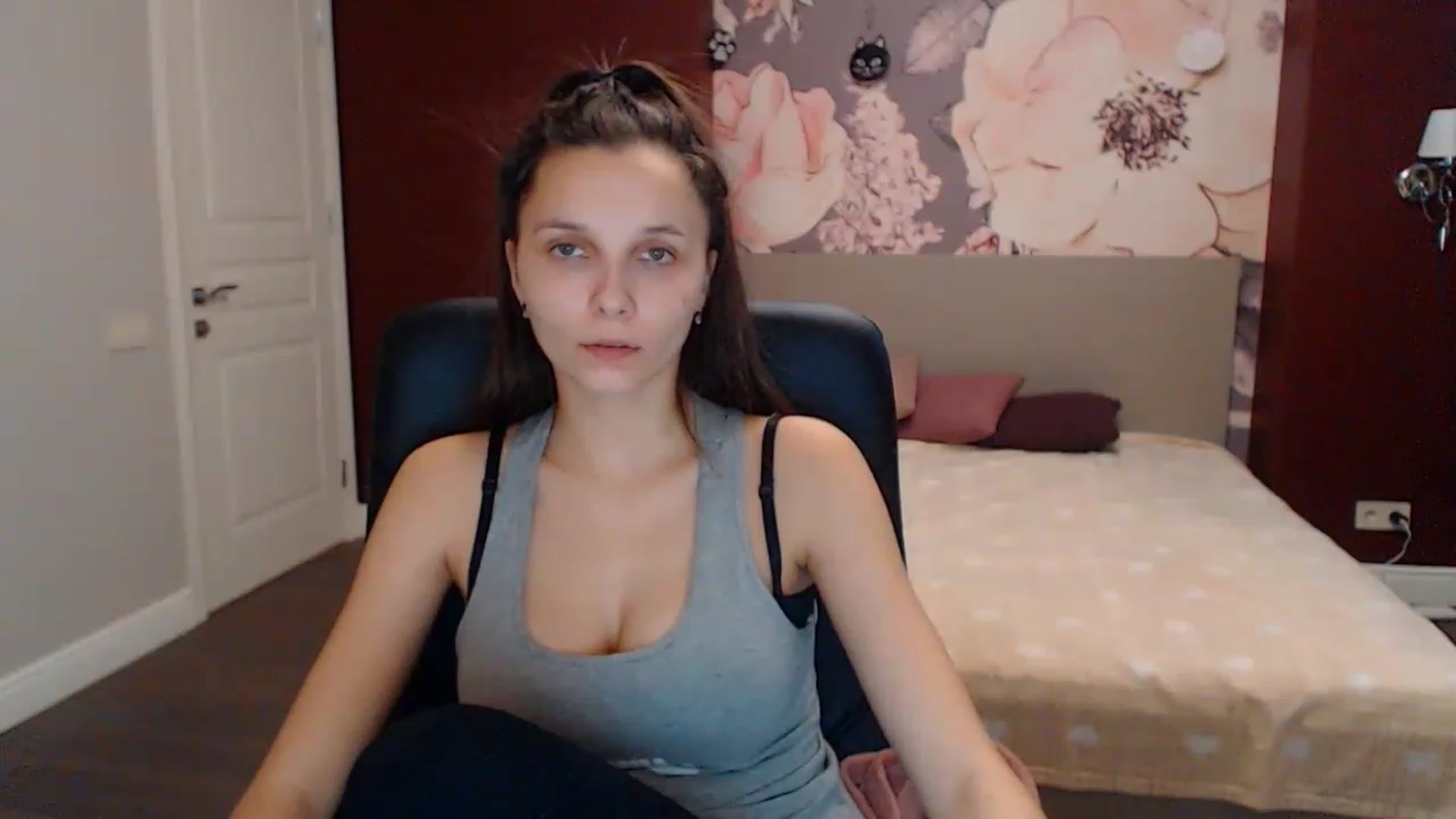 Gallery image thumbnail from Karina_Mils's myfreecams stream on, 12/30/2022, 09:02 image 11 of 20