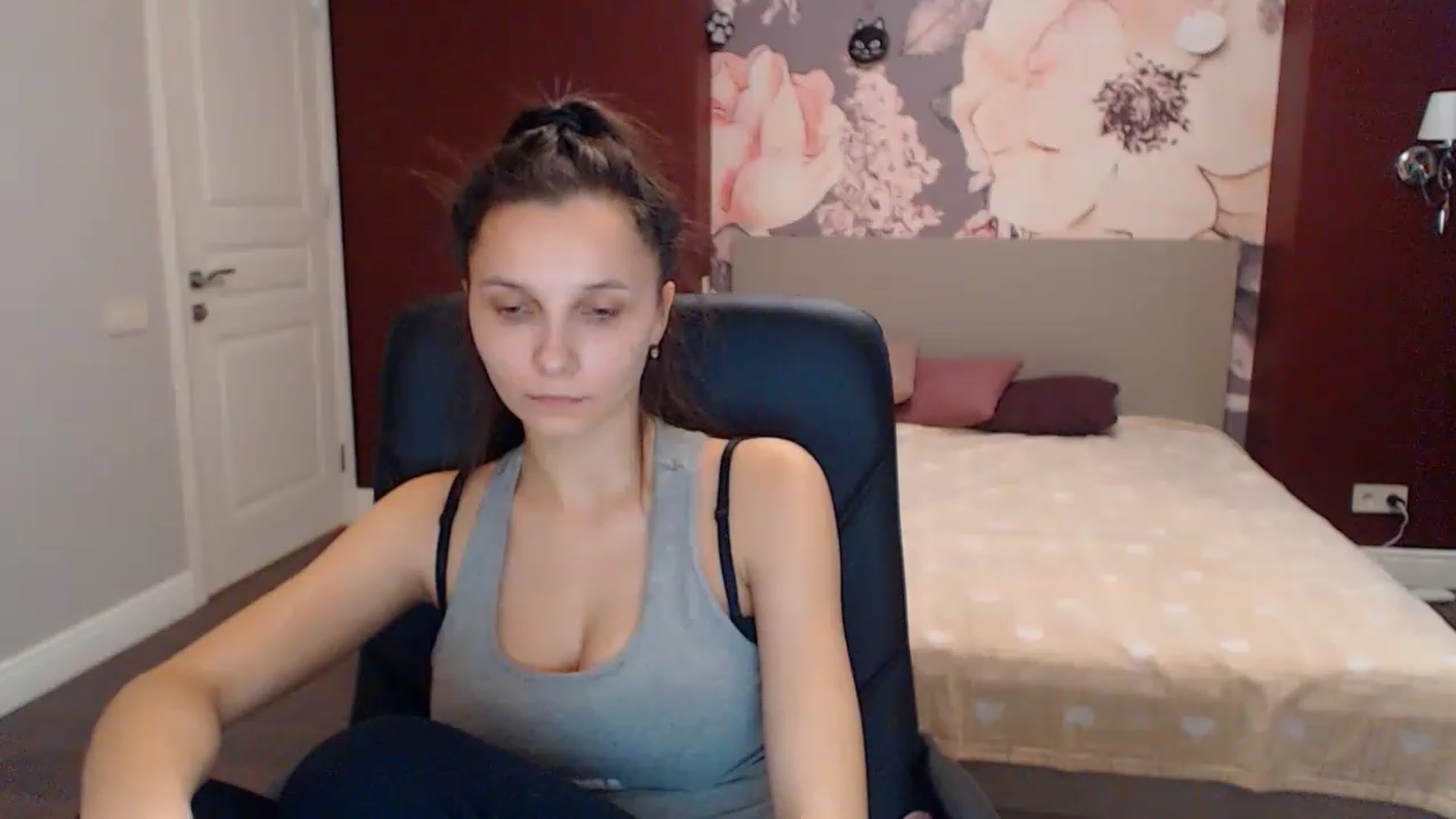 Gallery image thumbnail from Karina_Mils's myfreecams stream on, 12/30/2022, 09:02 image 15 of 20