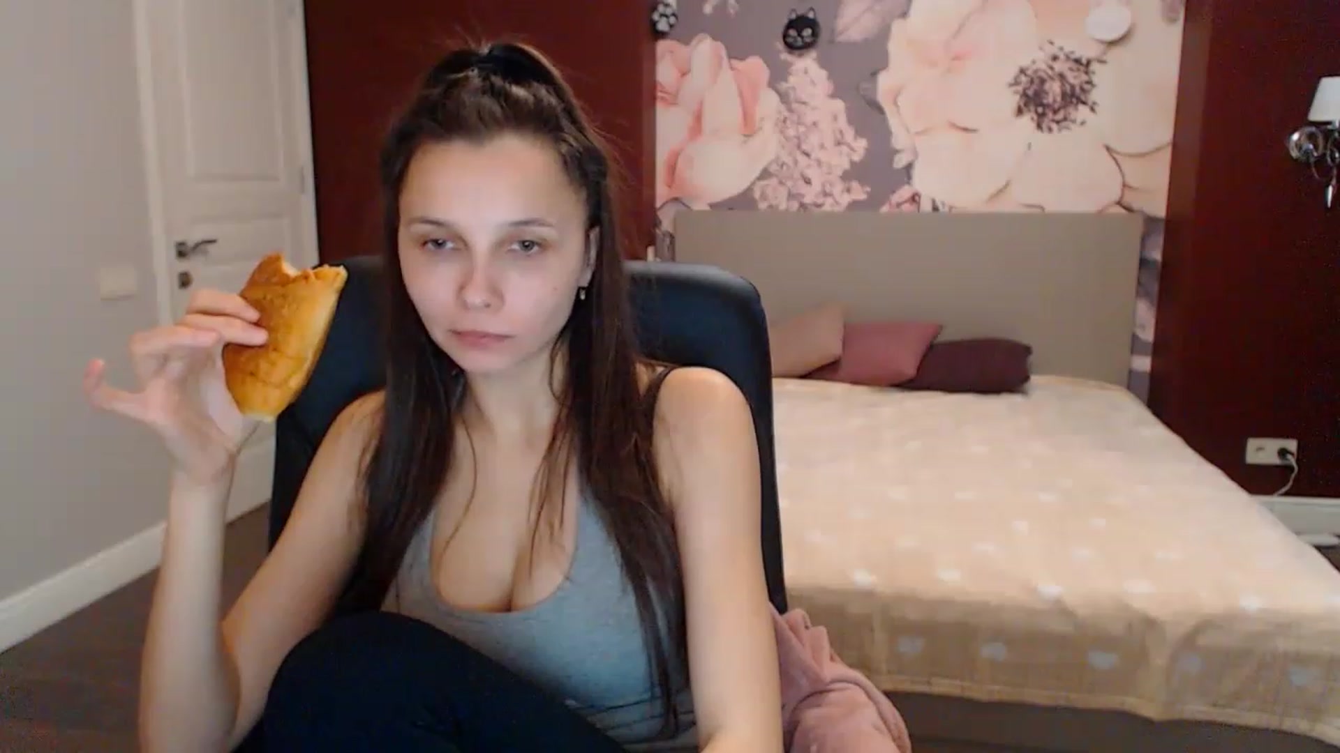 Gallery image thumbnail from Karina_Mils's myfreecams stream on, 12/30/2022, 09:02 image 6 of 20