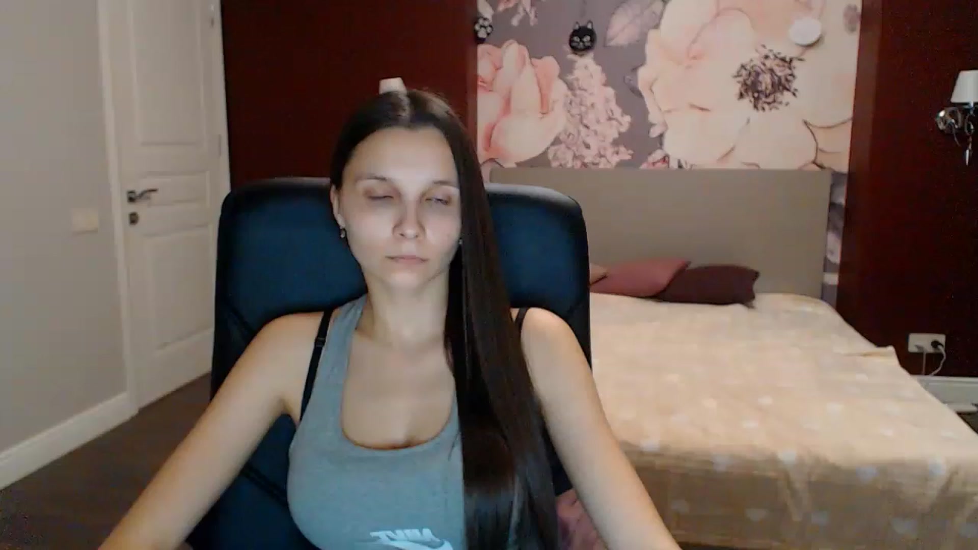 Gallery image thumbnail from Karina_Mils's myfreecams stream on, 12/30/2022, 14:12 image 18 of 20