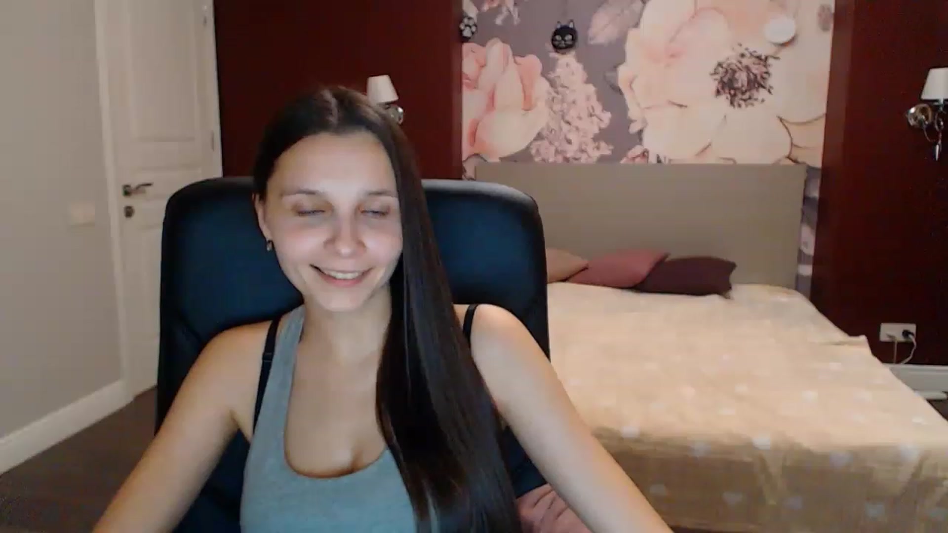 Gallery image thumbnail from Karina_Mils's myfreecams stream on, 12/30/2022, 14:12 image 16 of 20