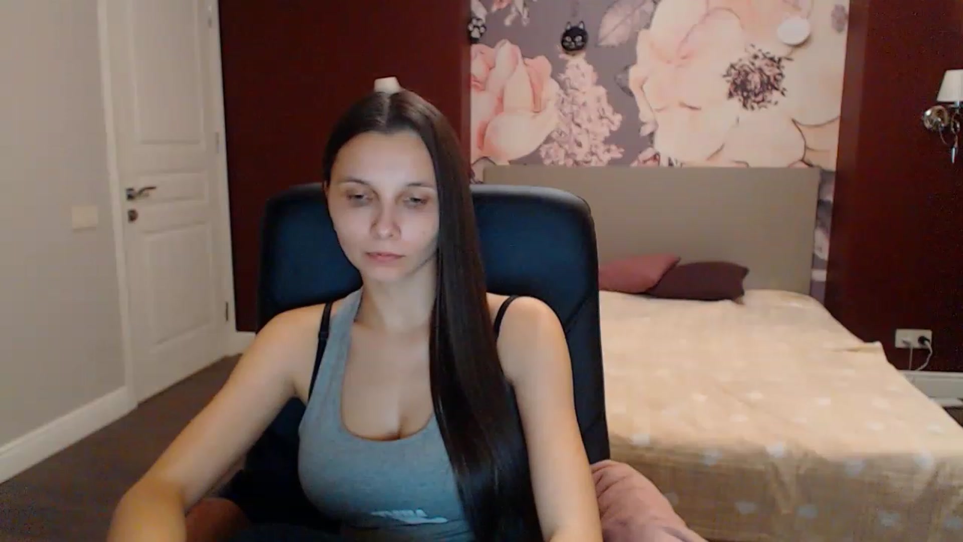 Gallery image thumbnail from Karina_Mils's myfreecams stream on, 12/30/2022, 14:12 image 13 of 20