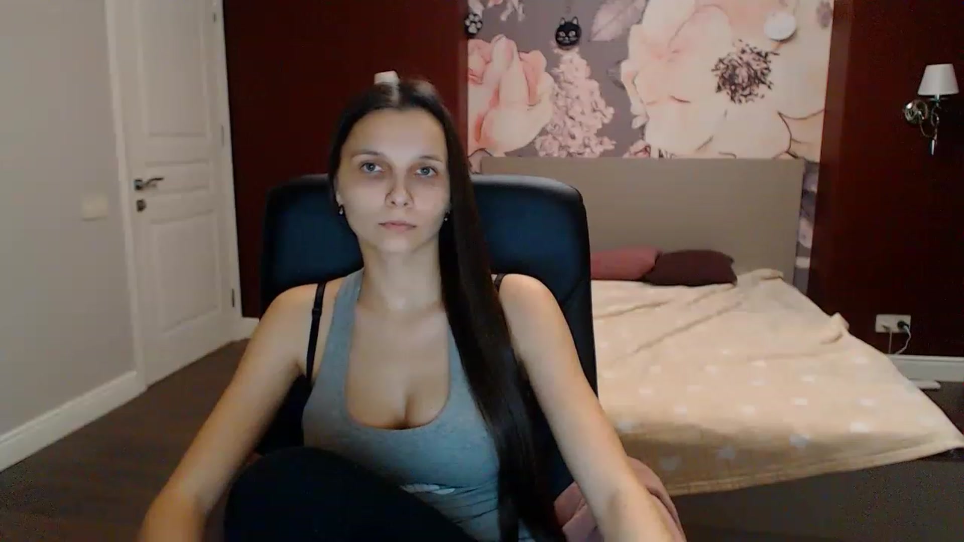 Gallery image thumbnail from Karina_Mils's myfreecams stream on, 12/30/2022, 15:30 image 11 of 20