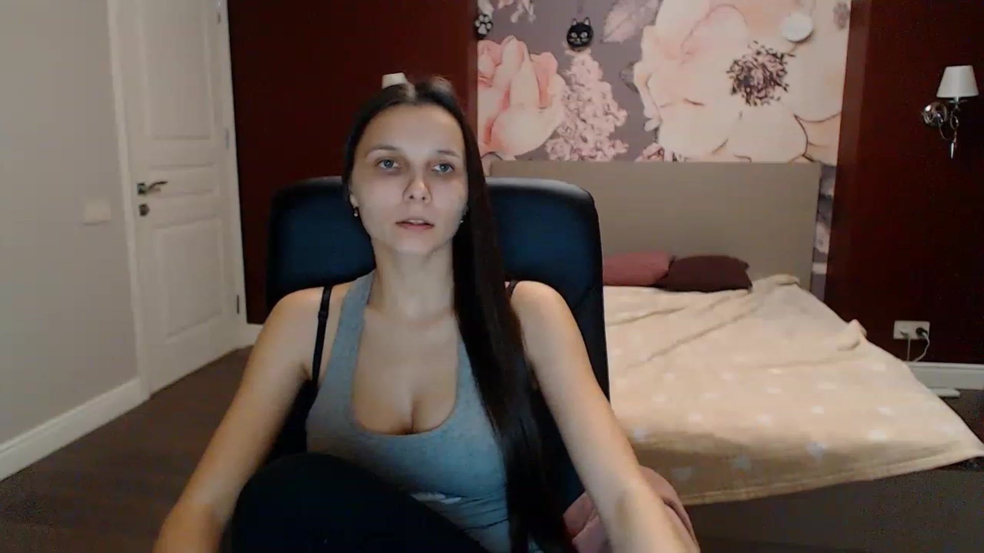 Gallery image thumbnail from Karina_Mils's myfreecams stream on, 12/30/2022, 15:30 image 15 of 20