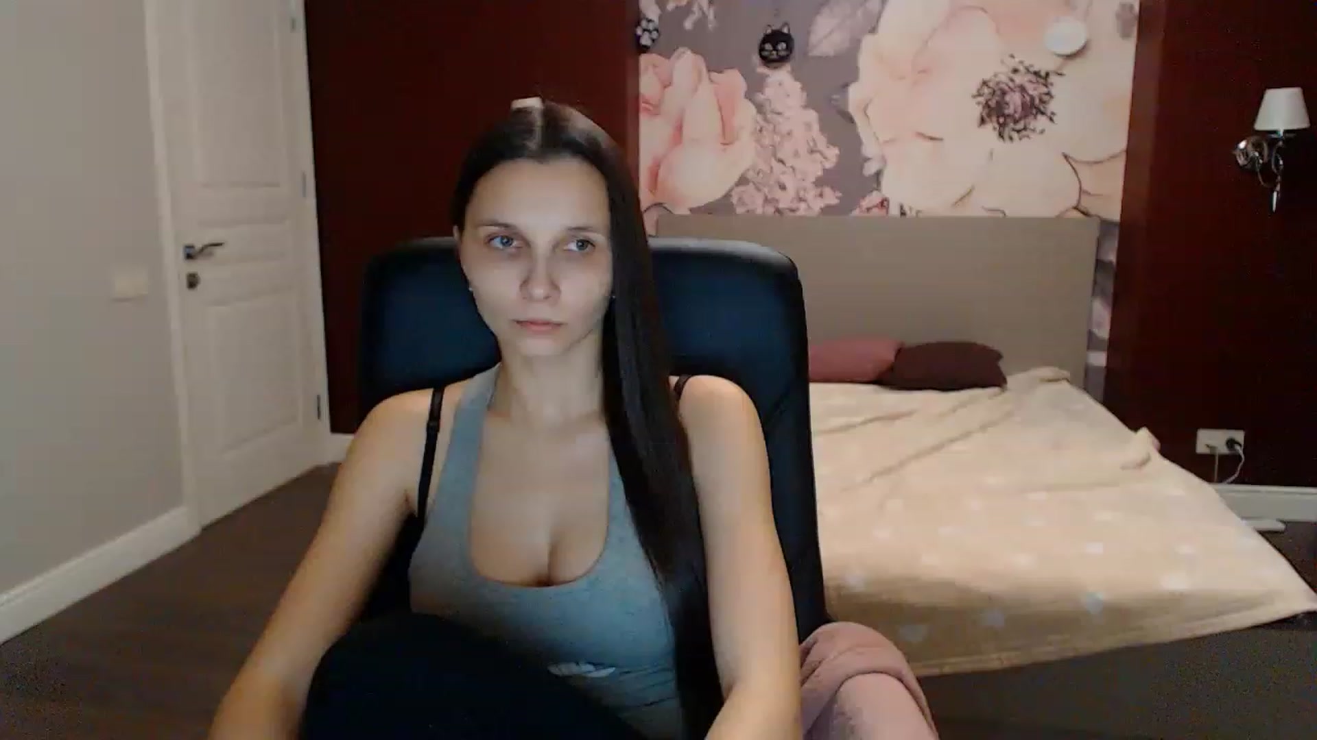 Gallery image thumbnail from Karina_Mils's myfreecams stream on, 12/30/2022, 15:30 image 17 of 20