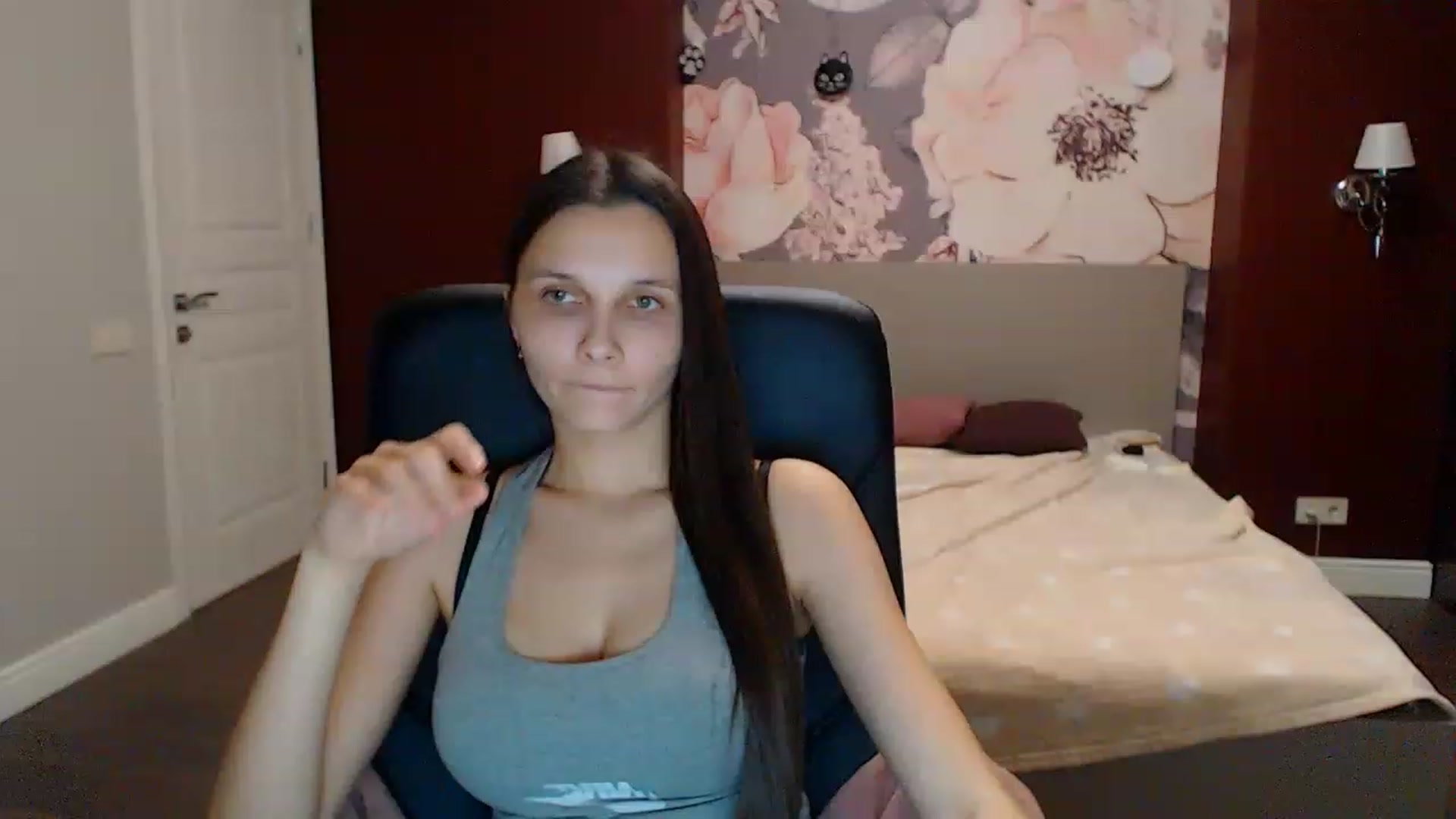 Gallery image thumbnail from Karina_Mils's myfreecams stream on, 12/30/2022, 18:23 image 13 of 20