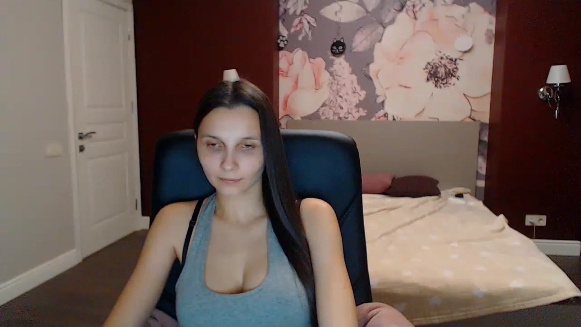 Gallery image thumbnail from Karina_Mils's myfreecams stream on, 12/30/2022, 18:23 image 4 of 20