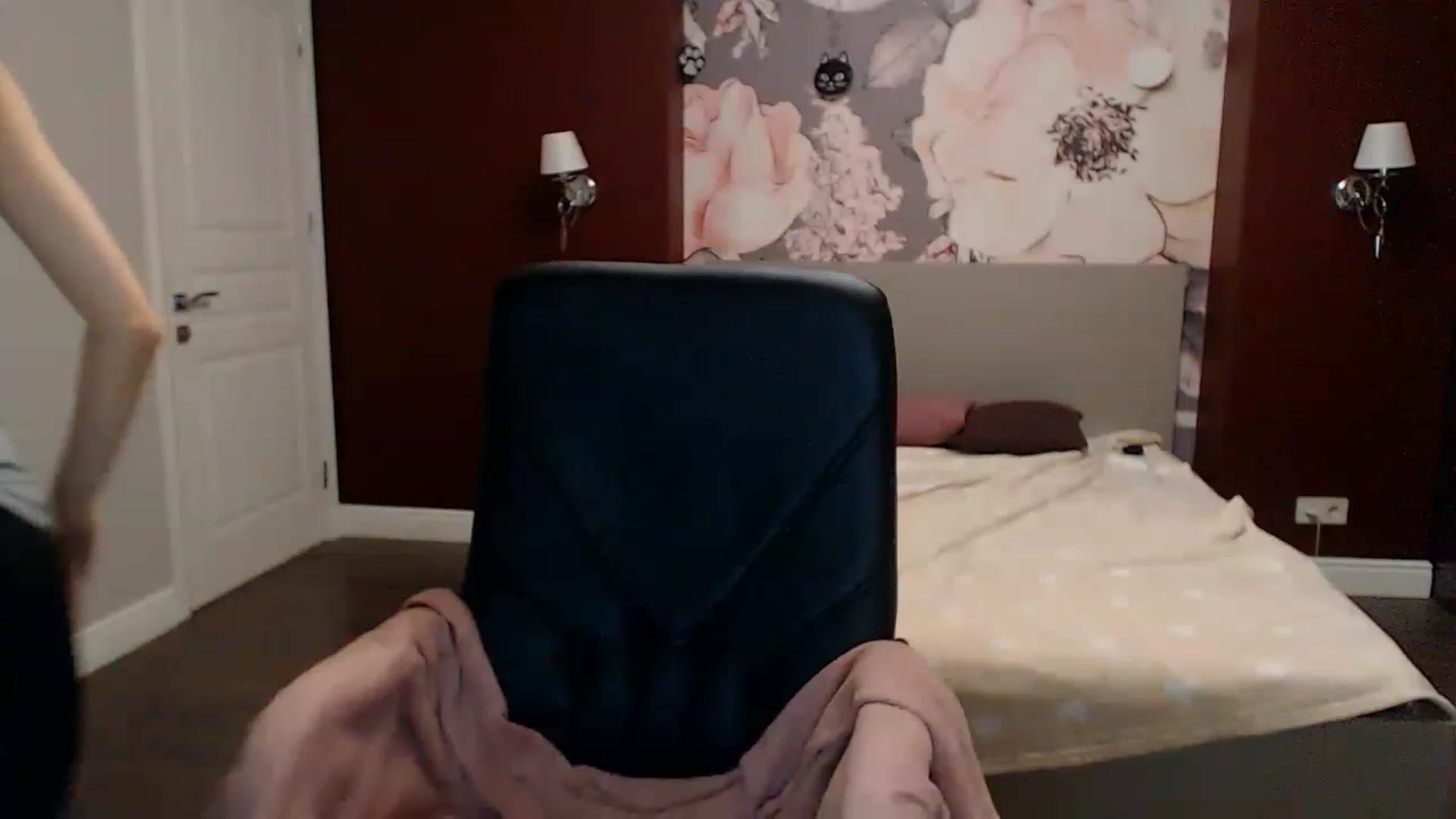 Gallery image thumbnail from Karina_Mils's myfreecams stream on, 12/30/2022, 18:23 image 17 of 20