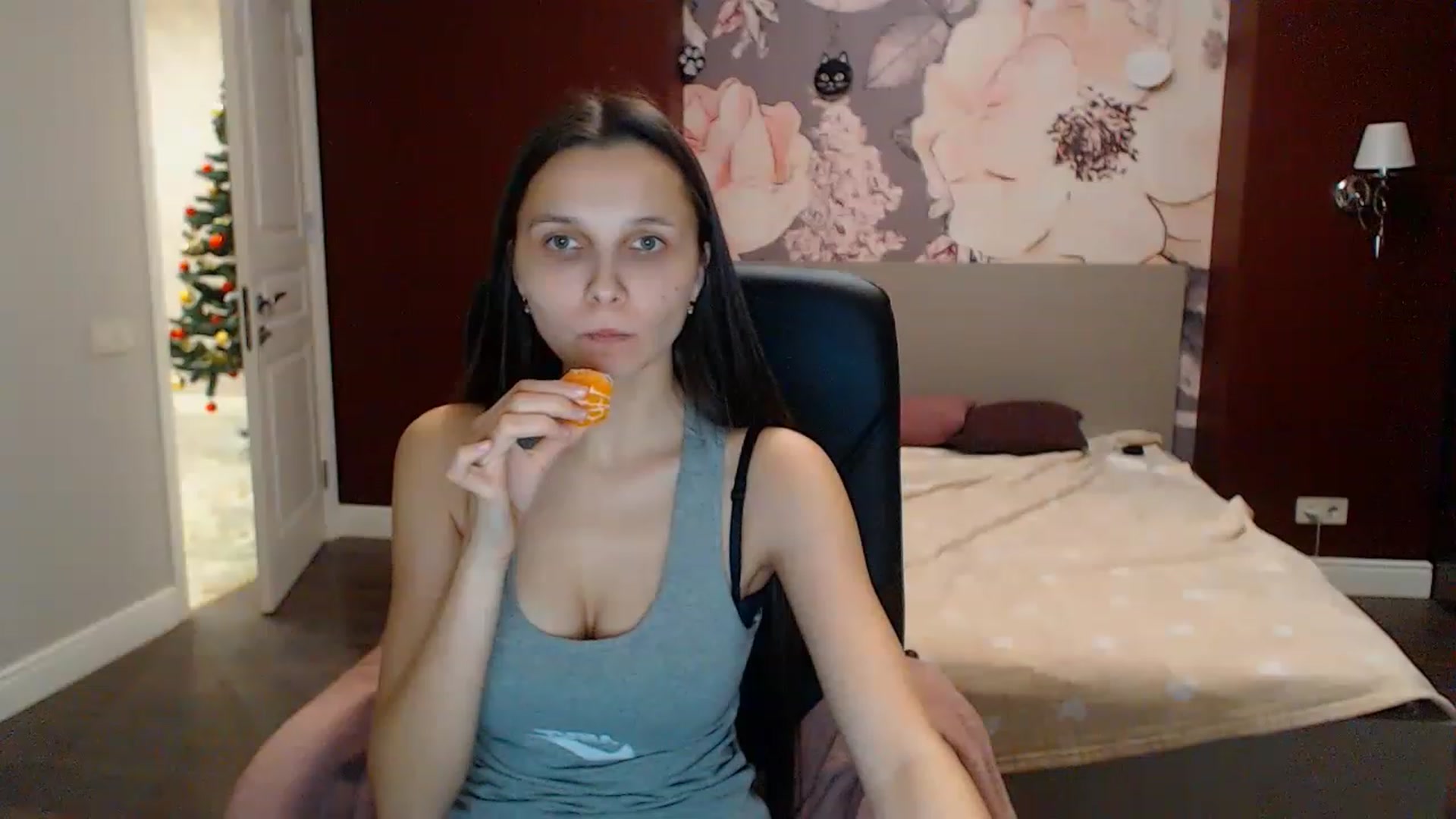 Gallery image thumbnail from Karina_Mils's myfreecams stream on, 12/30/2022, 18:23 image 18 of 20