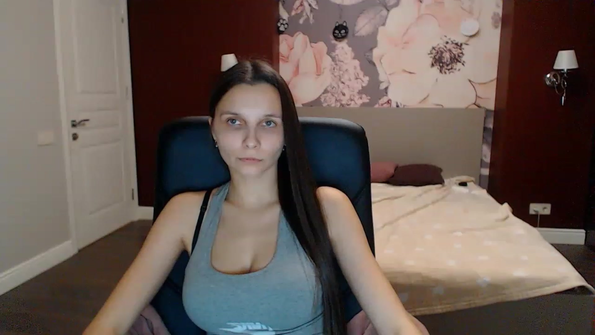 Gallery image thumbnail from Karina_Mils's myfreecams stream on, 12/30/2022, 18:23 image 11 of 20