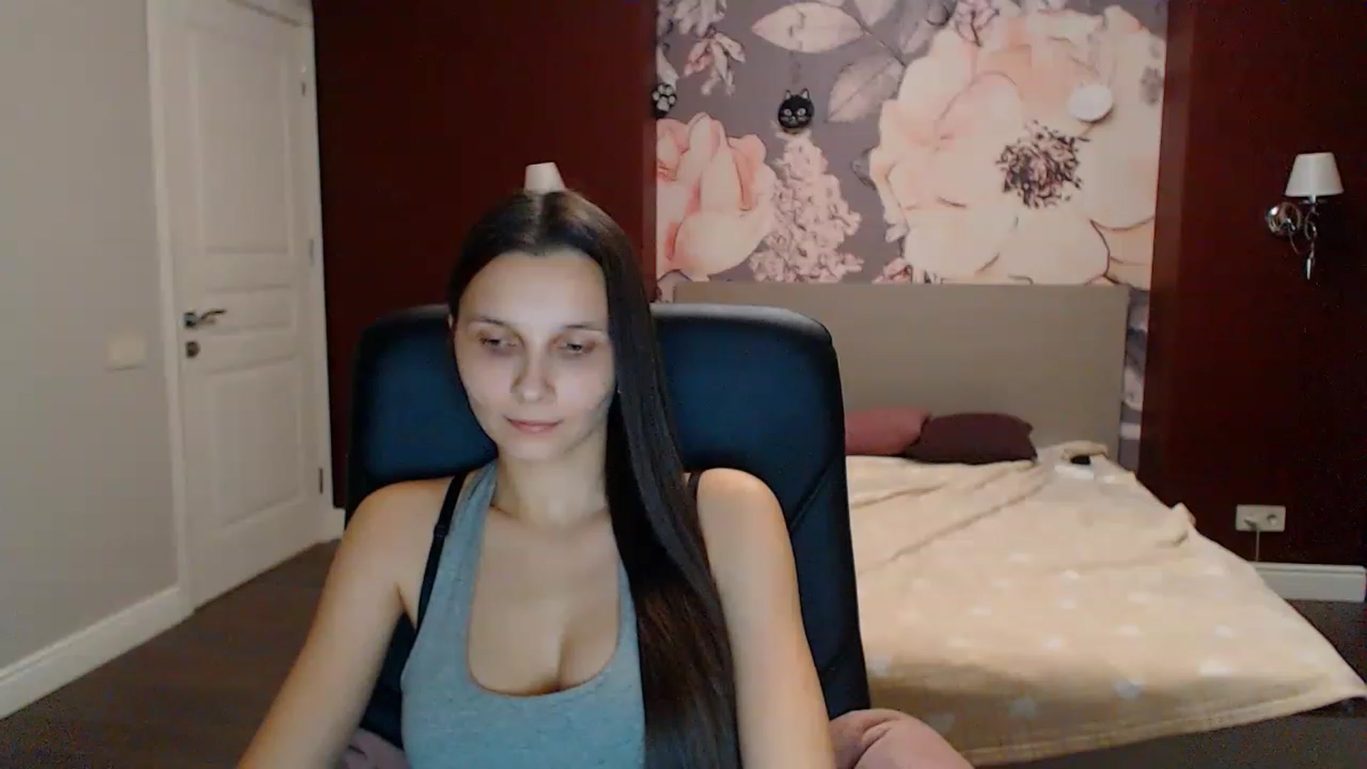 Gallery image thumbnail from Karina_Mils's myfreecams stream on, 12/30/2022, 18:23 image 5 of 20