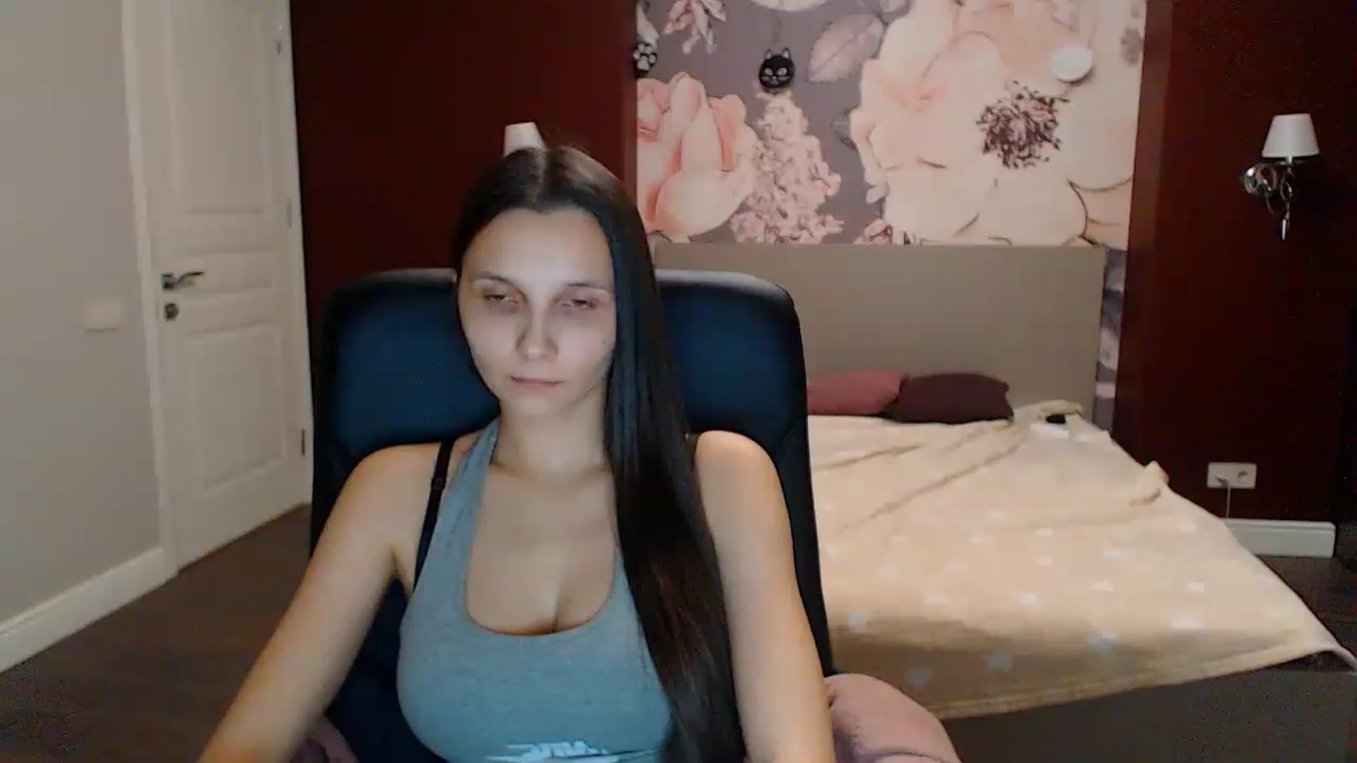 Gallery image thumbnail from Karina_Mils's myfreecams stream on, 12/30/2022, 18:23 image 14 of 20