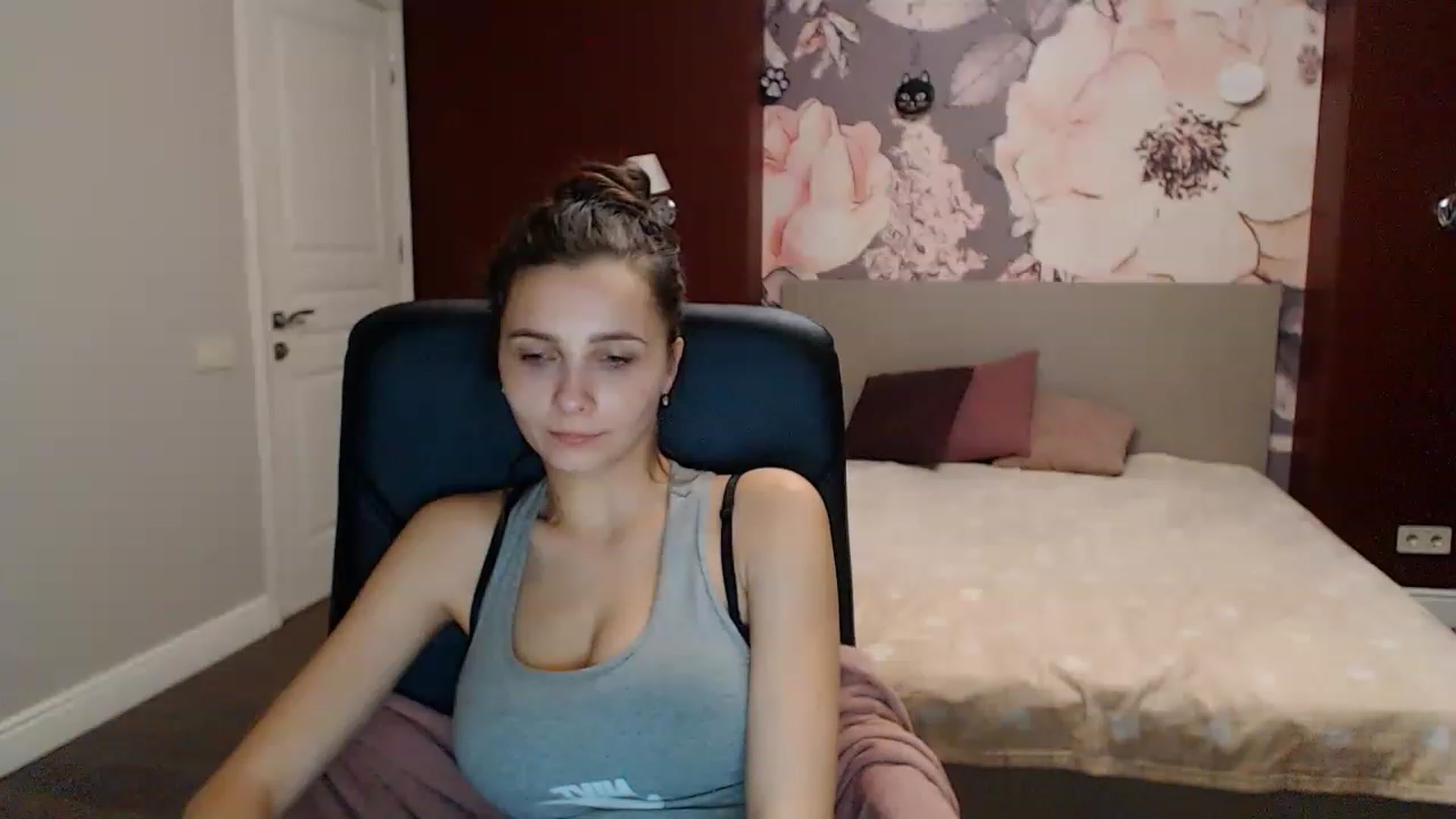 Gallery image thumbnail from Karina_Mils's myfreecams stream on, 01/06/2023, 17:08 image 12 of 20