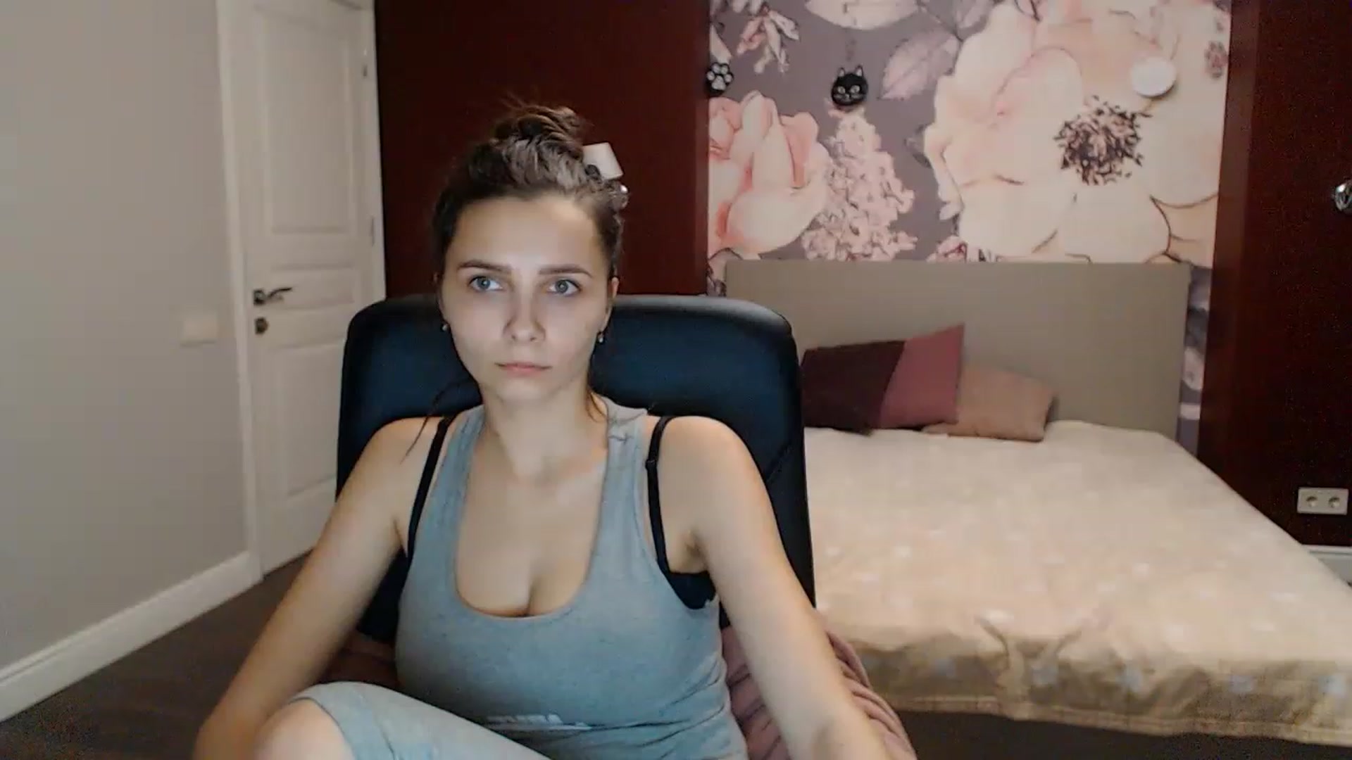 Gallery image thumbnail from Karina_Mils's myfreecams stream on, 01/06/2023, 17:08 image 4 of 20