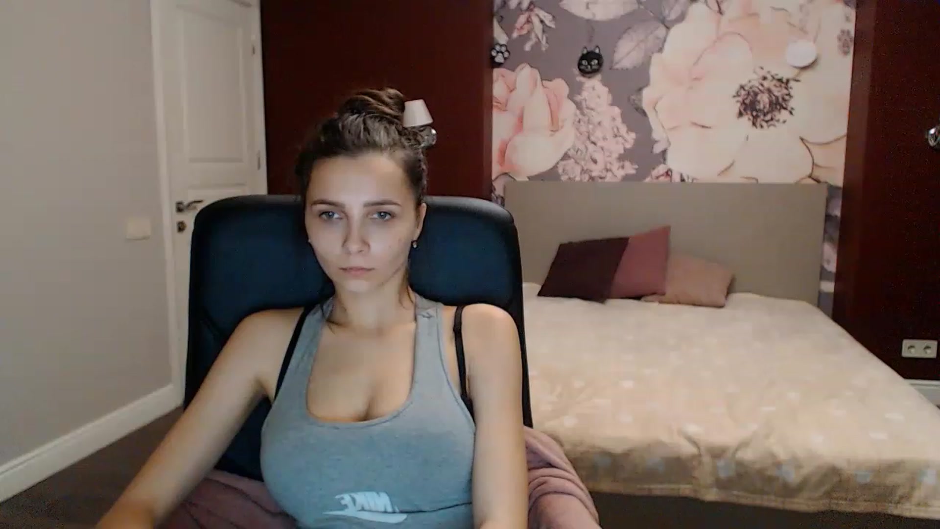 Gallery image thumbnail from Karina_Mils's myfreecams stream on, 01/06/2023, 17:08 image 13 of 20