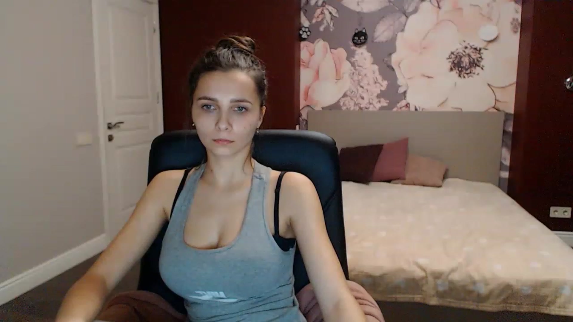 Gallery image thumbnail from Karina_Mils's myfreecams stream on, 01/06/2023, 17:08 image 18 of 20