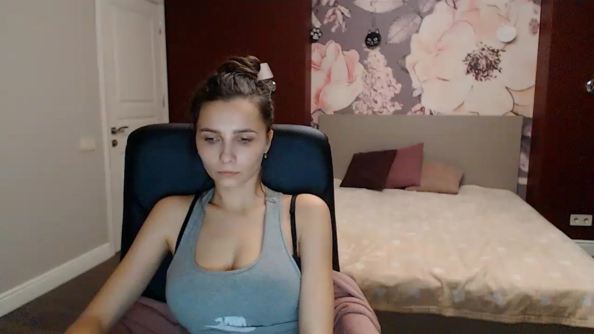 Gallery image thumbnail from Karina_Mils's myfreecams stream on, 01/06/2023, 17:08 image 14 of 20