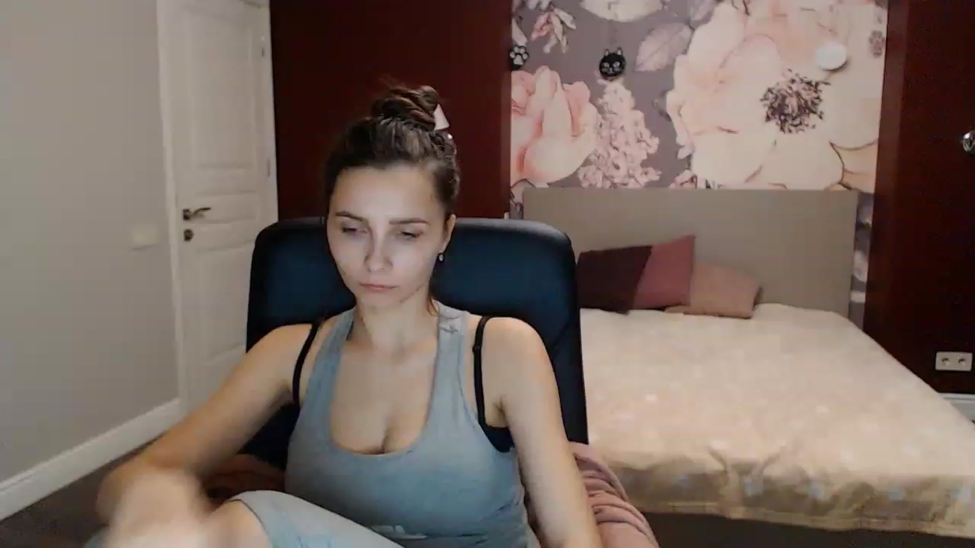 Gallery image thumbnail from Karina_Mils's myfreecams stream on, 01/06/2023, 17:08 image 6 of 20