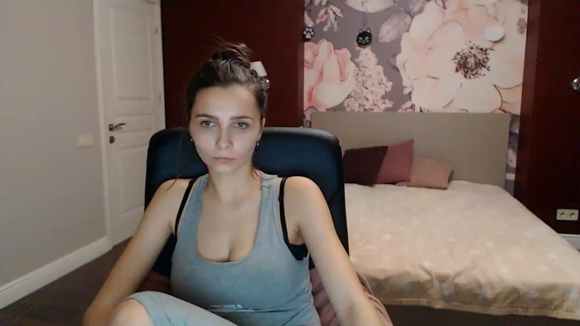 Gallery image thumbnail from Karina_Mils's myfreecams stream on, 01/06/2023, 17:08 image 3 of 20