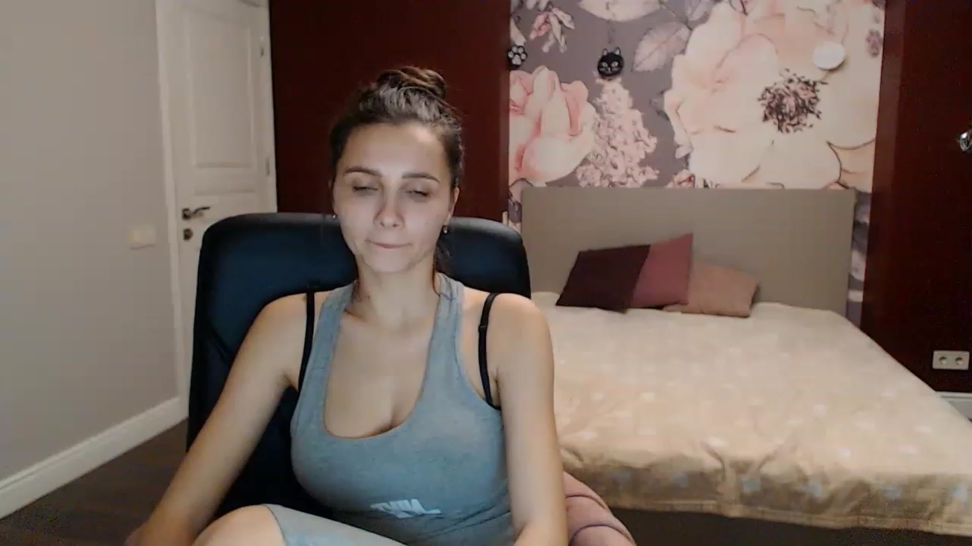 Gallery image thumbnail from Karina_Mils's myfreecams stream on, 01/06/2023, 17:08 image 20 of 20