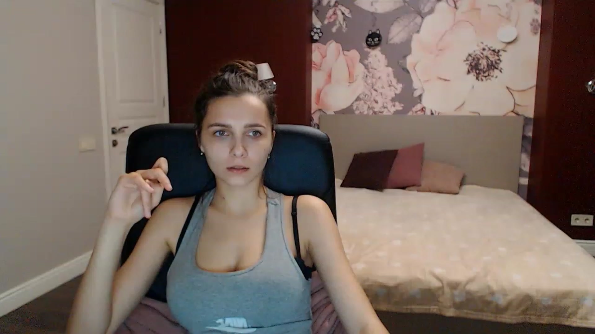 Gallery image thumbnail from Karina_Mils's myfreecams stream on, 01/06/2023, 17:08 image 15 of 20