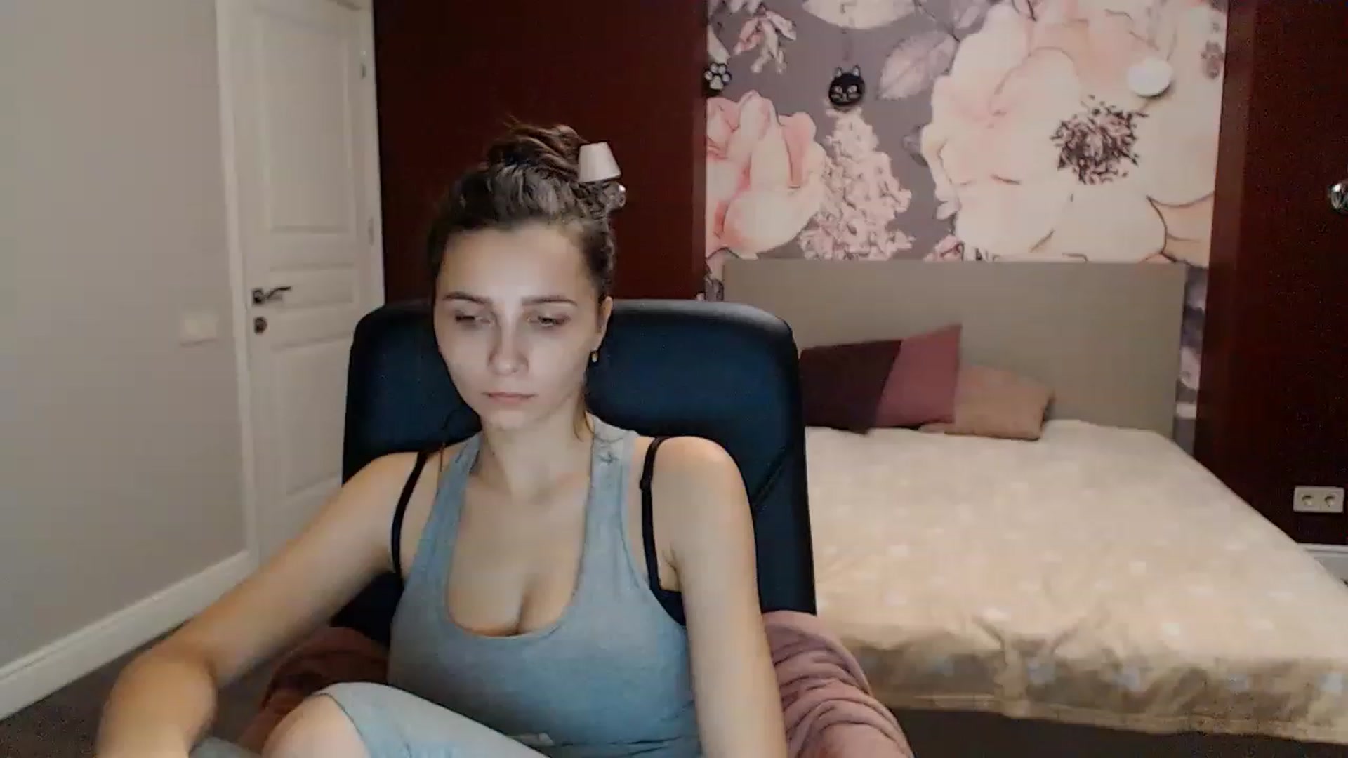 Gallery image thumbnail from Karina_Mils's myfreecams stream on, 01/06/2023, 17:08 image 10 of 20
