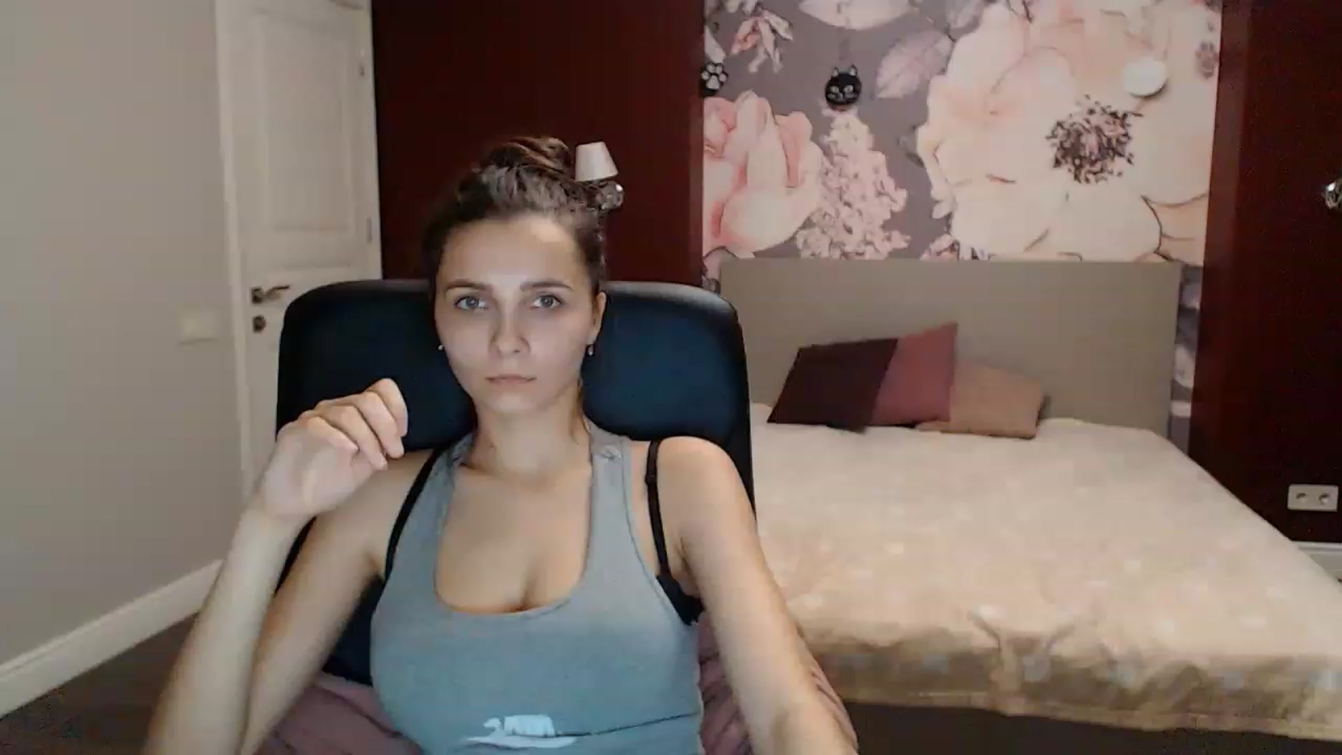Gallery image thumbnail from Karina_Mils's myfreecams stream on, 01/06/2023, 17:08 image 16 of 20