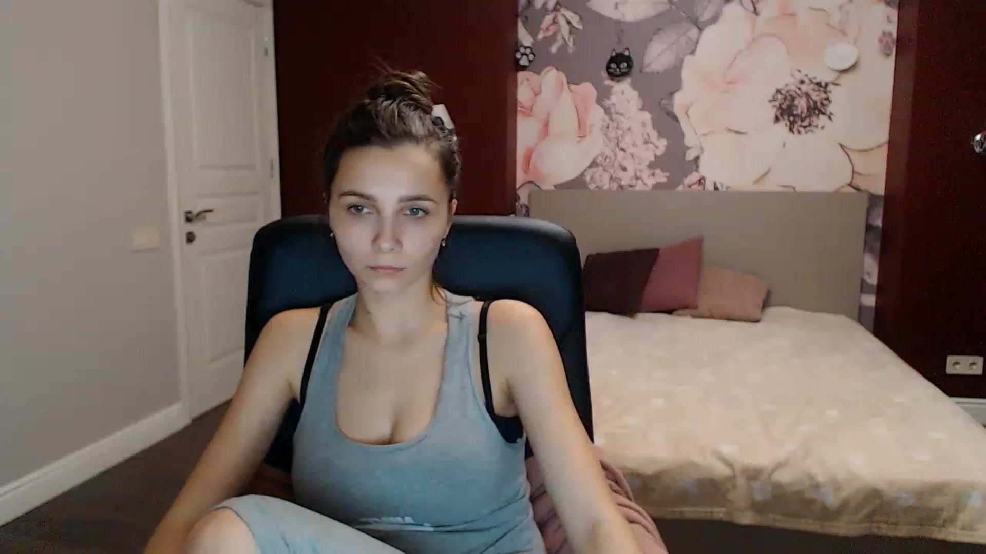 Gallery image thumbnail from Karina_Mils's myfreecams stream on, 01/06/2023, 17:08 image 2 of 20