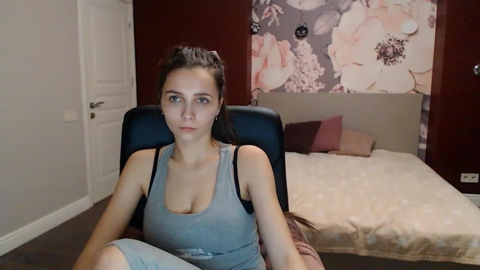 Gallery image thumbnail from Karina_Mils's myfreecams stream on, 01/06/2023, 17:08 image 1 of 20