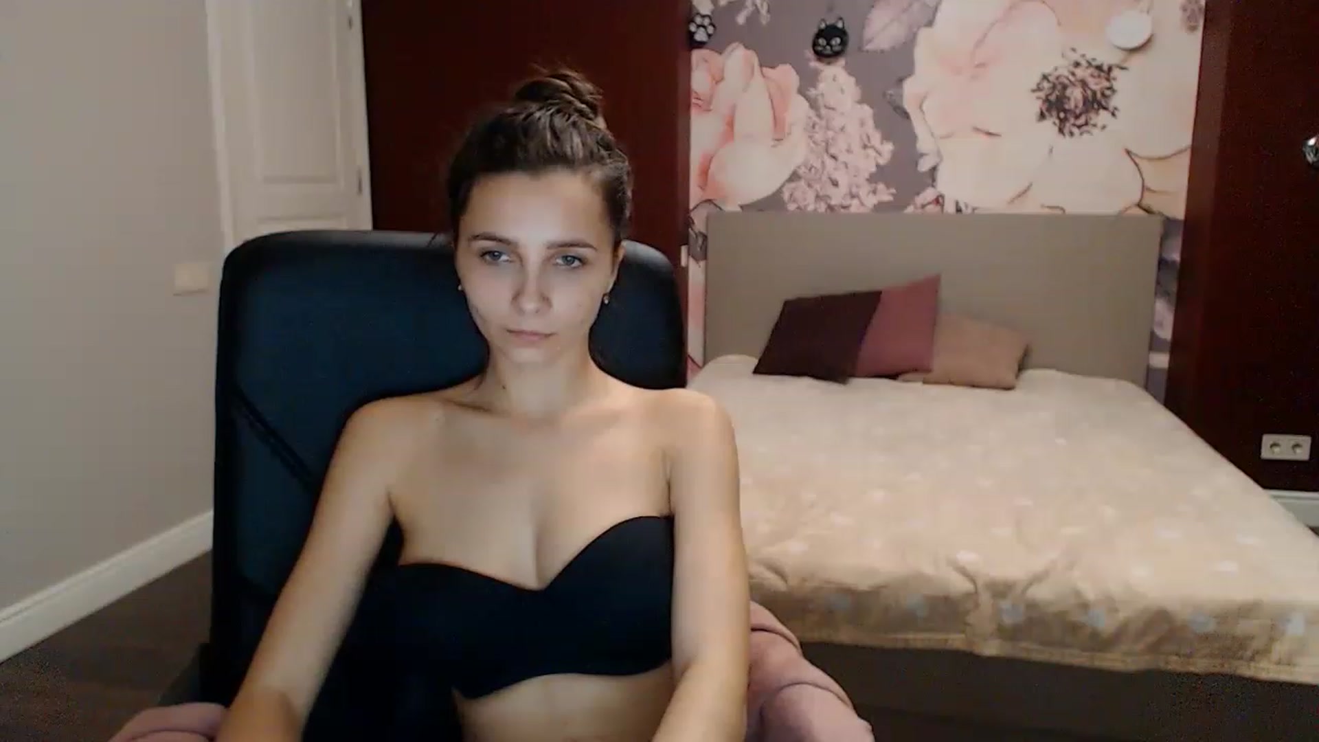 Gallery image thumbnail from Karina_Mils's myfreecams stream on, 01/06/2023, 17:49 image 5 of 20