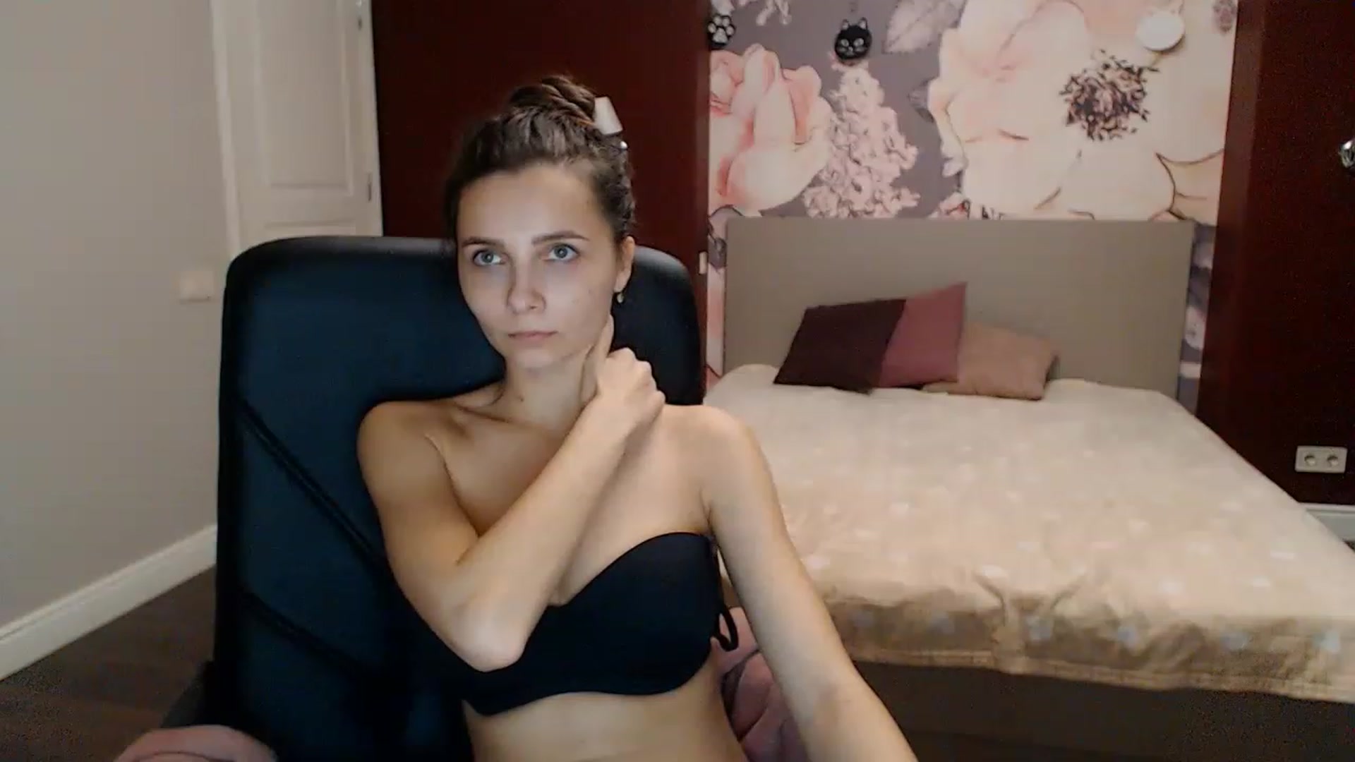 Gallery image thumbnail from Karina_Mils's myfreecams stream on, 01/06/2023, 17:49 image 4 of 20