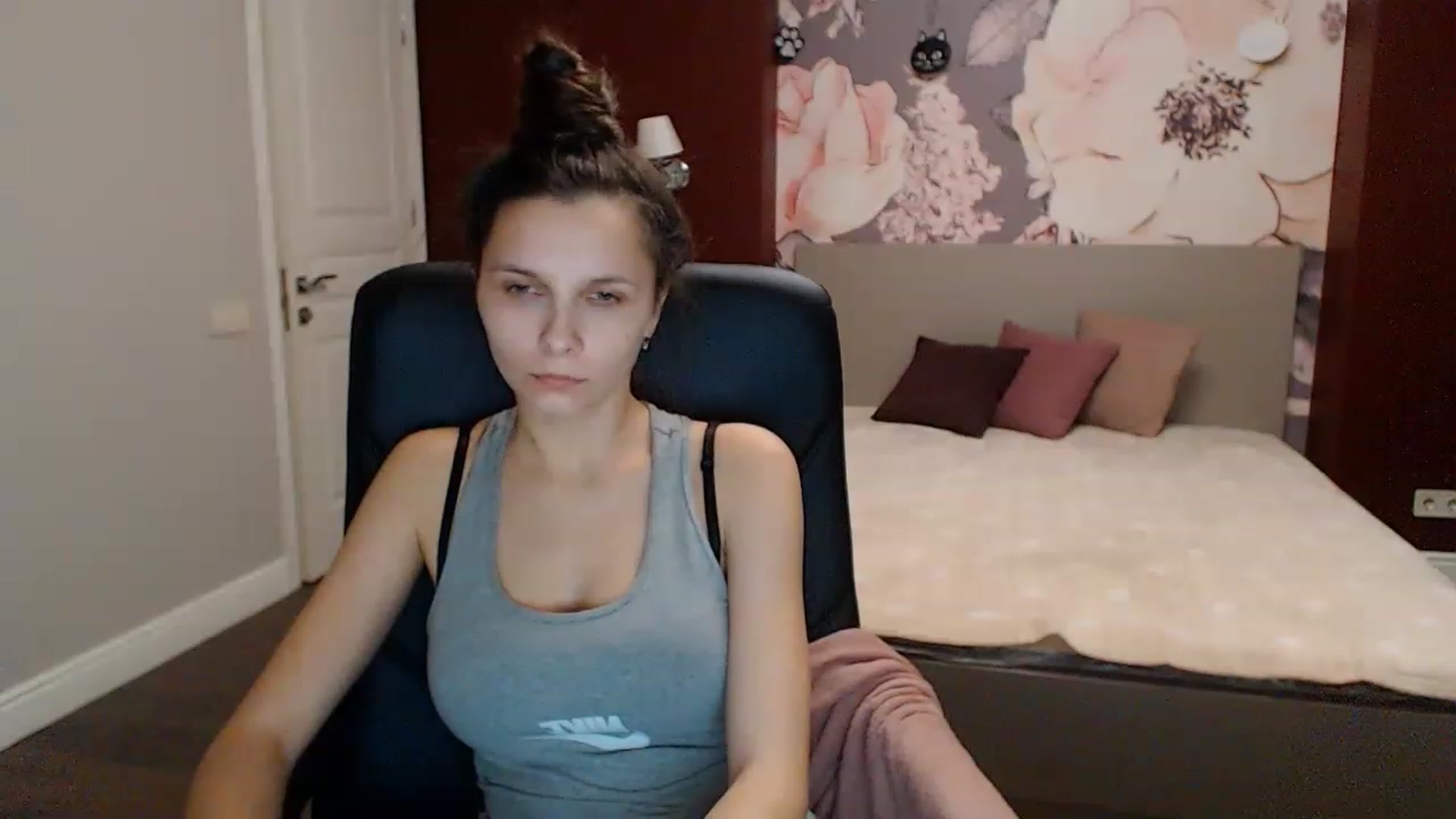 Gallery image thumbnail from Karina_Mils's myfreecams stream on, 01/07/2023, 12:22 image 17 of 20