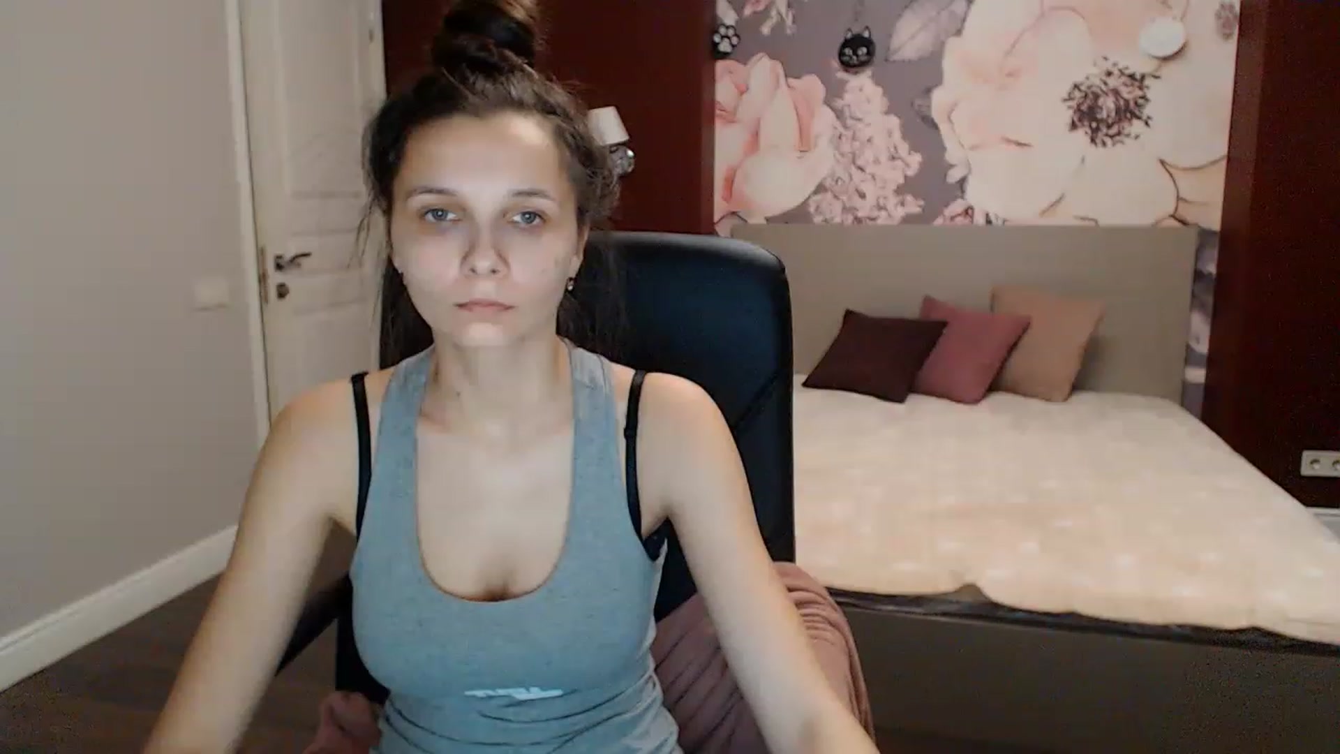 Gallery image thumbnail from Karina_Mils's myfreecams stream on, 01/07/2023, 12:22 image 16 of 20
