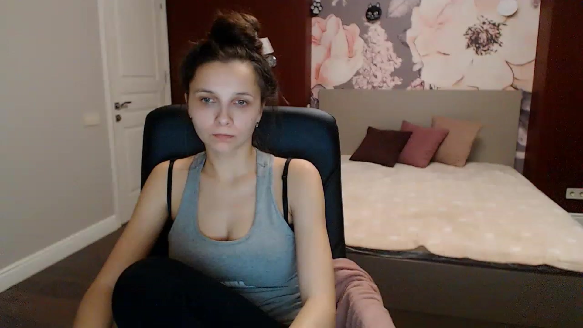 Gallery image thumbnail from Karina_Mils's myfreecams stream on, 01/07/2023, 12:22 image 8 of 20