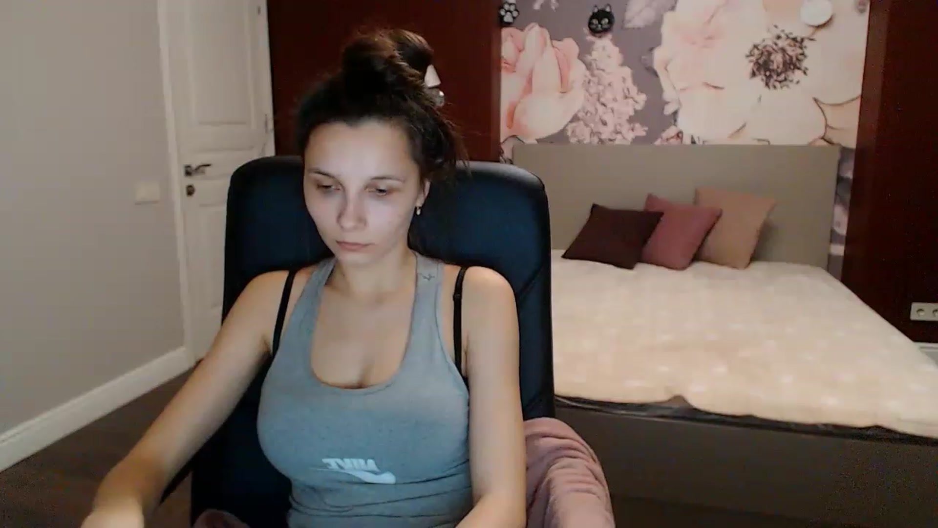 Gallery image thumbnail from Karina_Mils's myfreecams stream on, 01/07/2023, 12:22 image 10 of 20